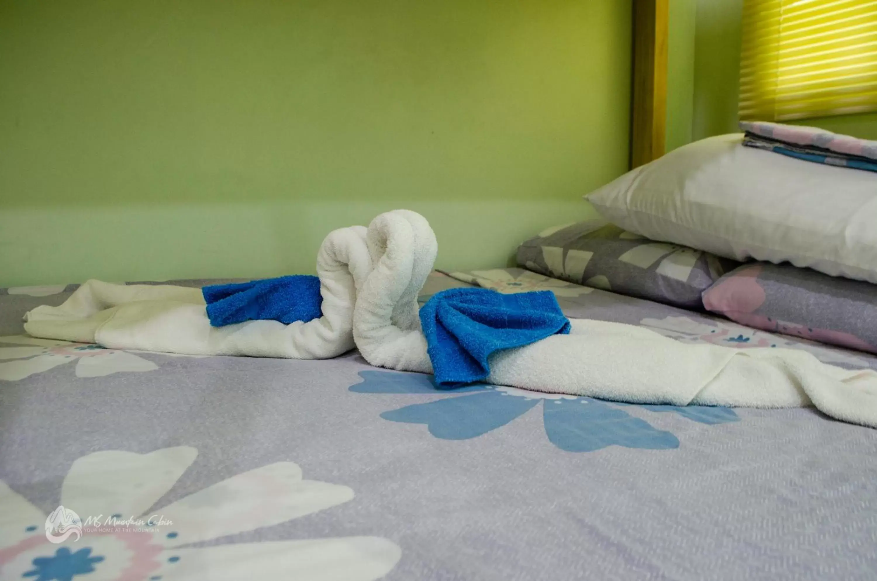 Bed in MS Mountain Cabin Bed in MS Mountain Cabin