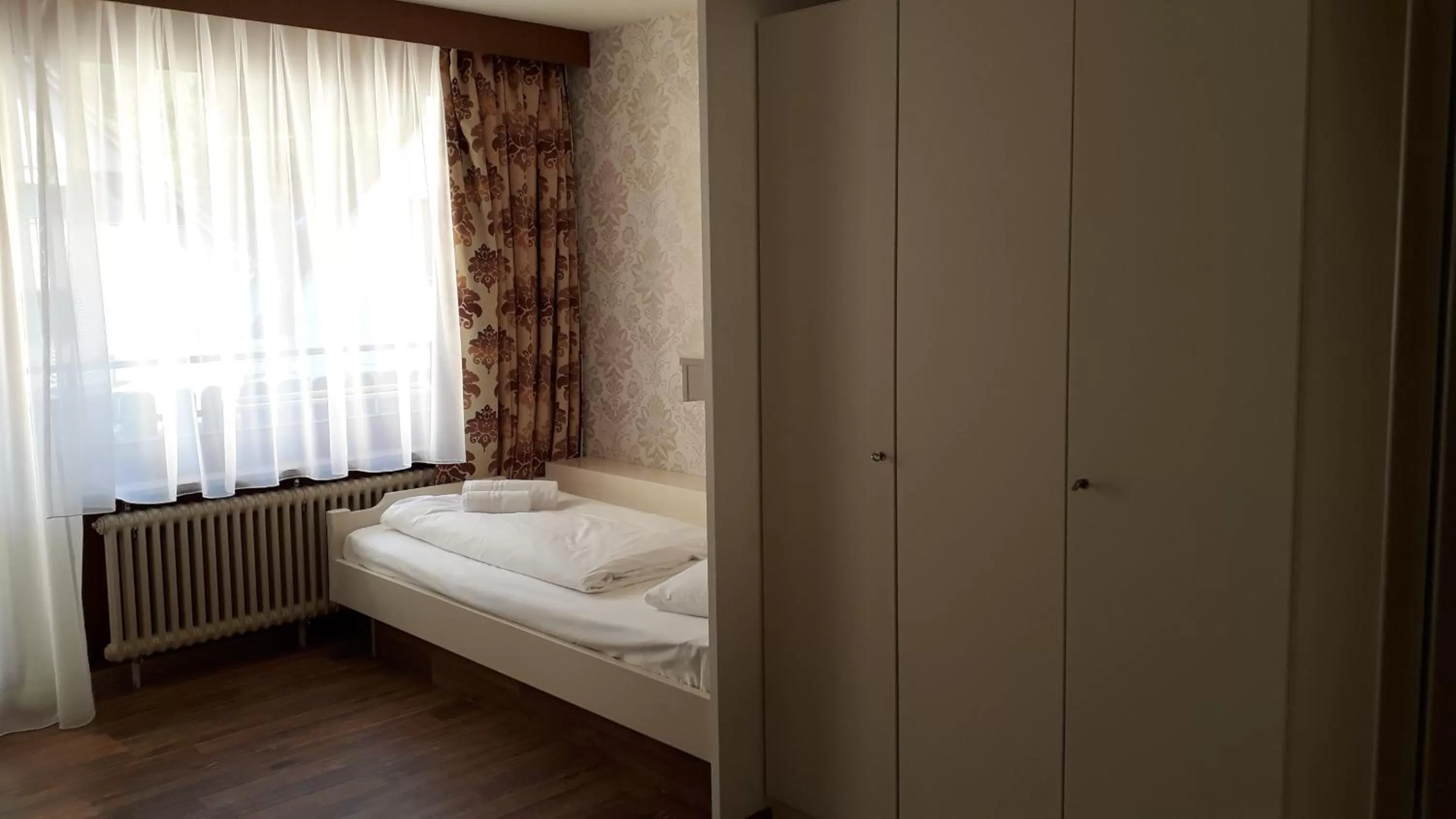 Photo of the whole room, Bed in Hotel Eleon