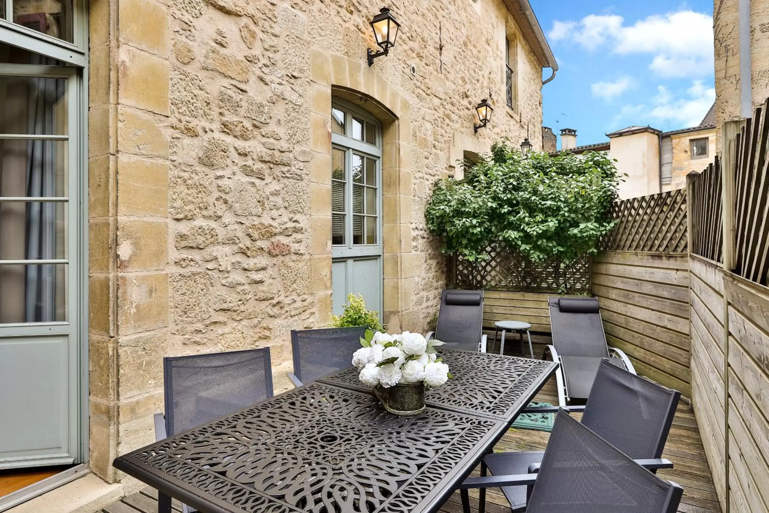 Patio in La Villa des Consuls