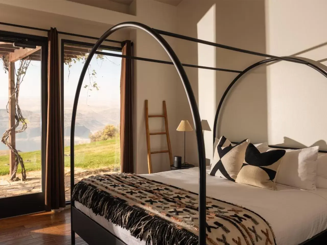 Bed in Sagecliffe Resort & Spa