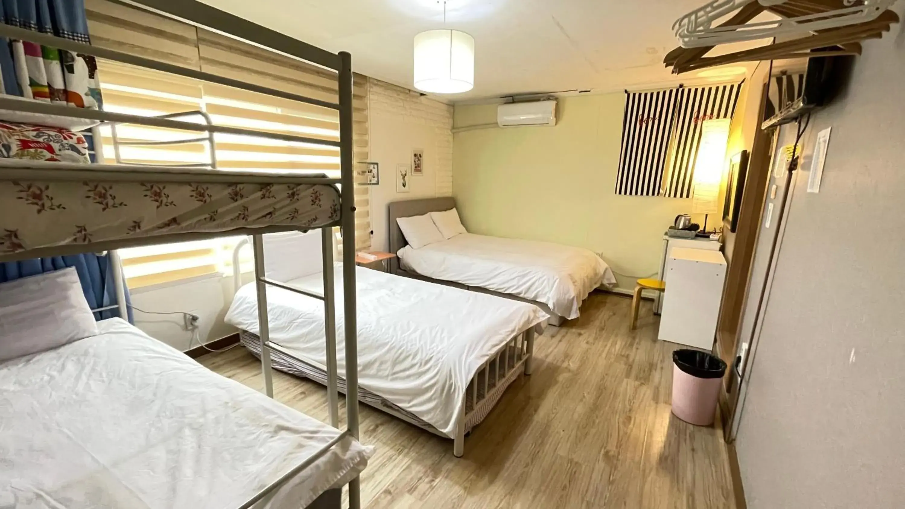 Bed, Bunk Bed in Hongdae Style Guesthouse