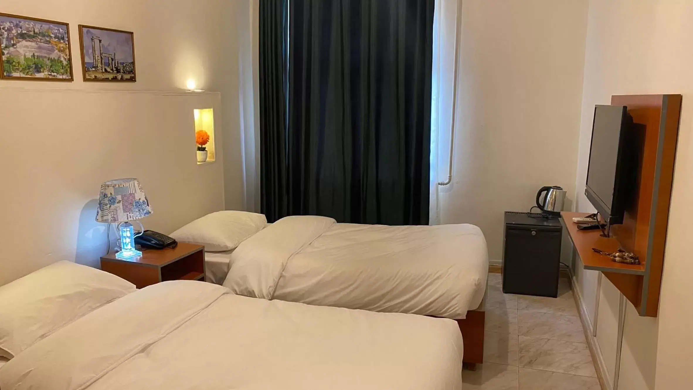 Bedroom, Bed in New Park Hotel