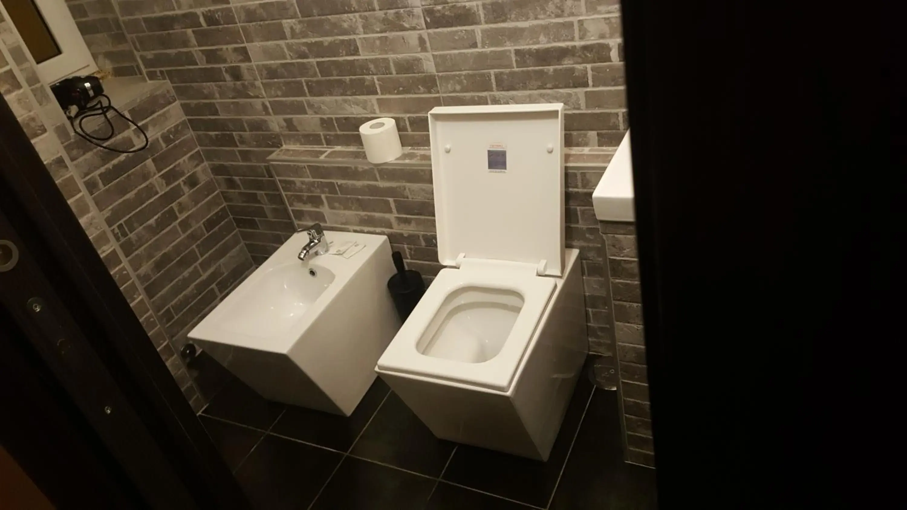 Toilet, Bathroom in CANDIA ROOMS