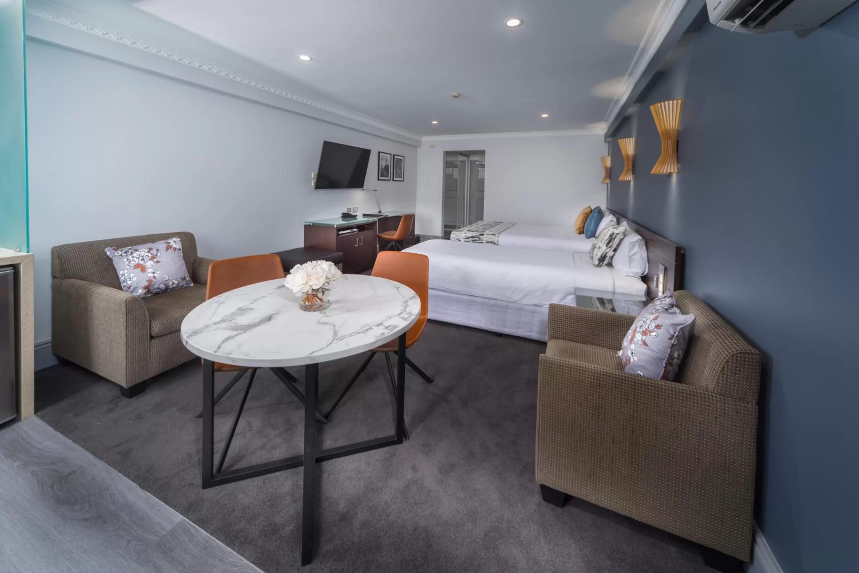 Bed in Hyde Park Inn