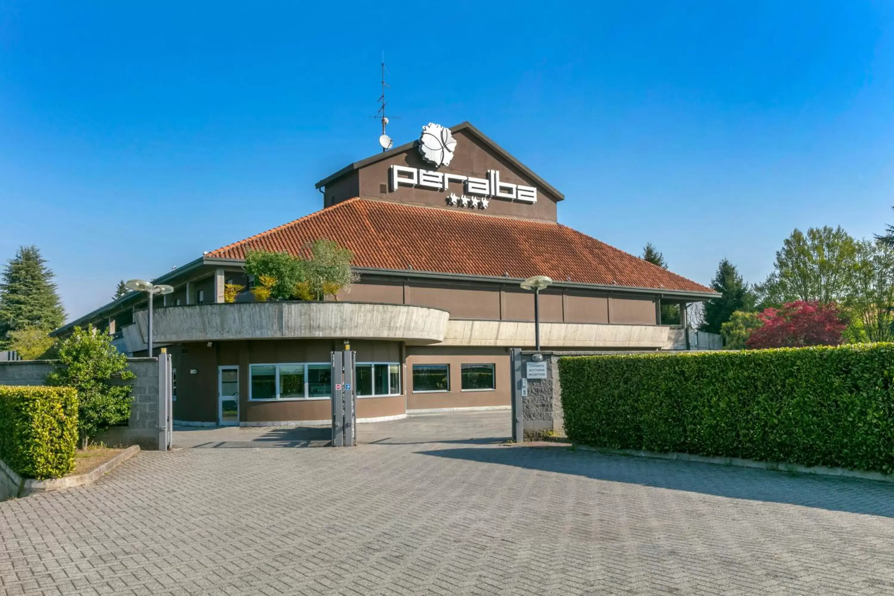 Property Building in Peralba Autohotel Property Building in Peralba Autohotel