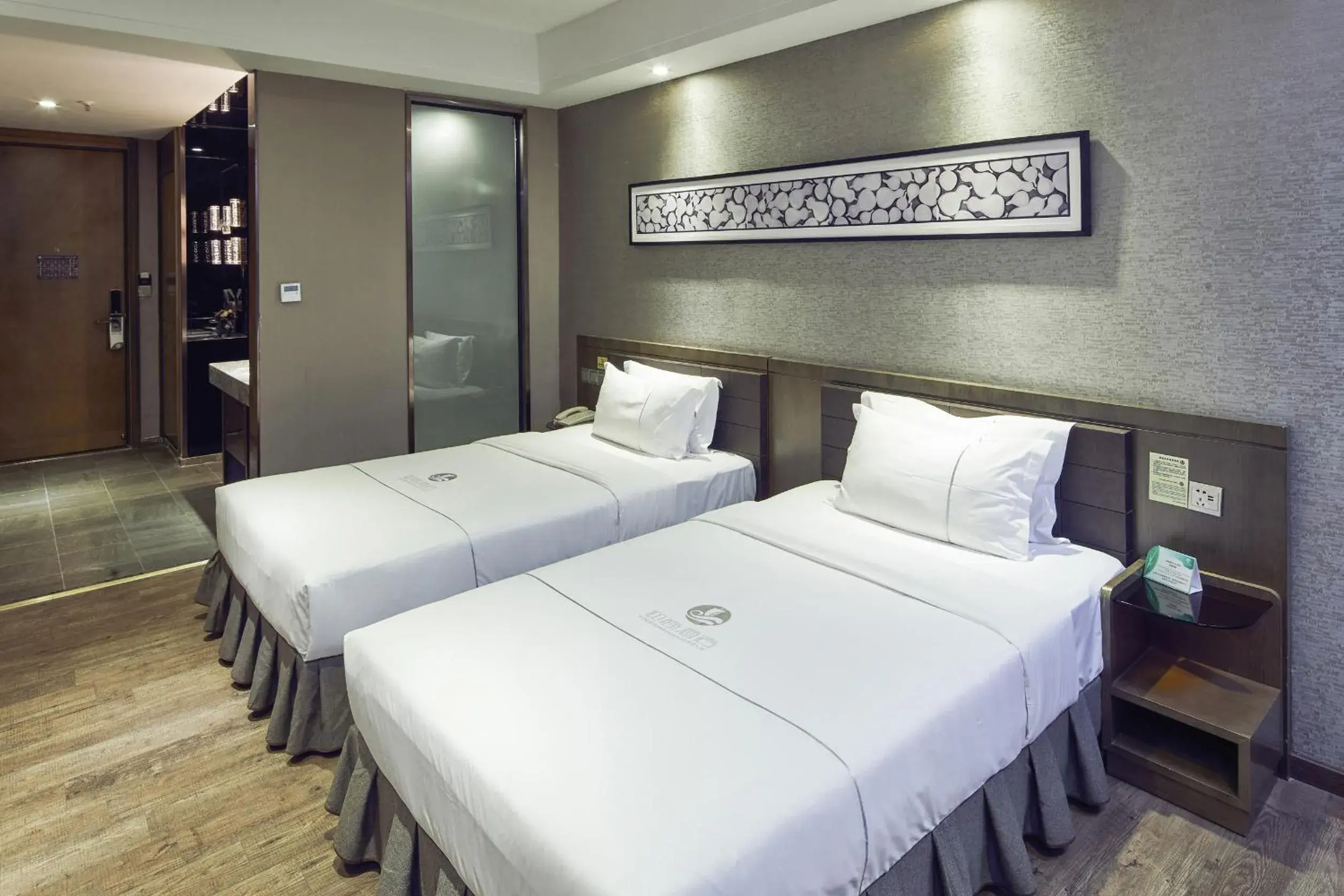 Bed in INSAIL Hotel (Shenzhen Dongmen Branch)