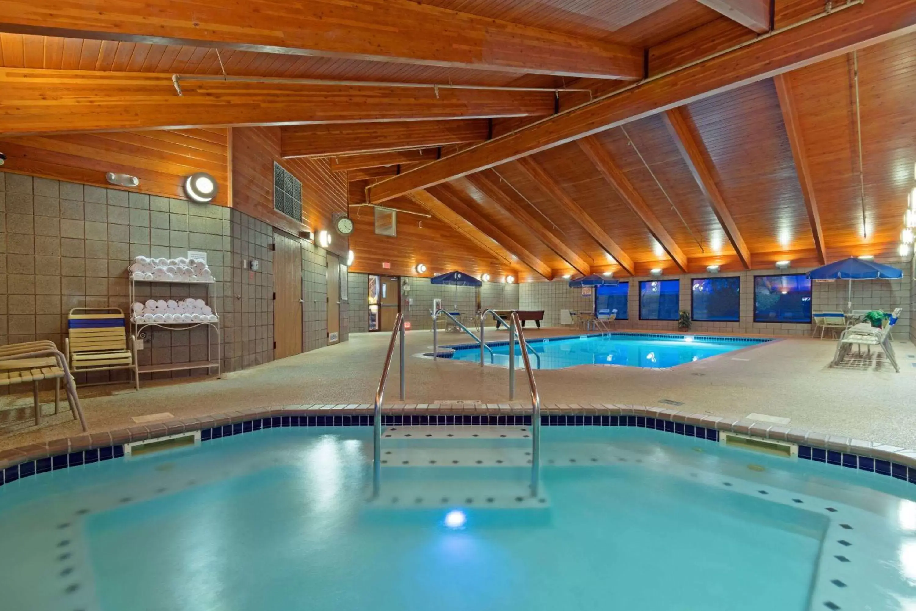 Hot Tub, Swimming Pool in AmericInn by Wyndham Rexburg BYUI