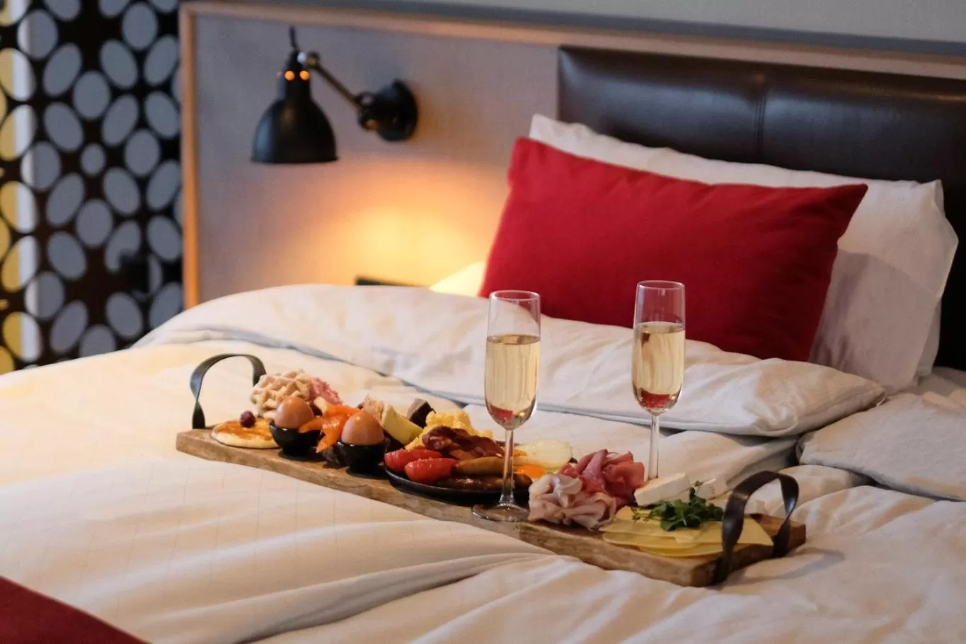 Breakfast, Bed in Two Brothers Noordwijk Beach