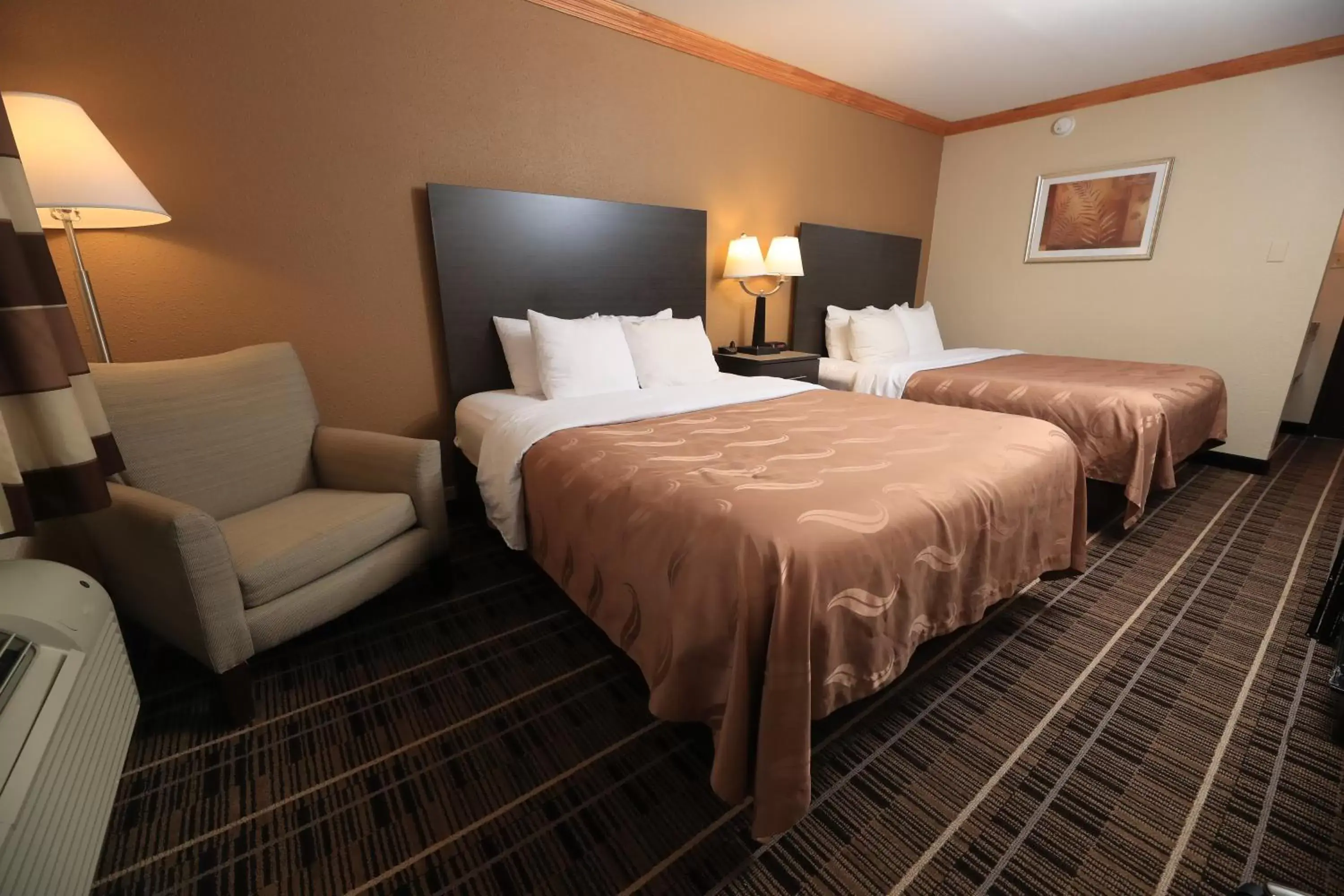 Bed in Quality Inn DFW Airport North - Irving