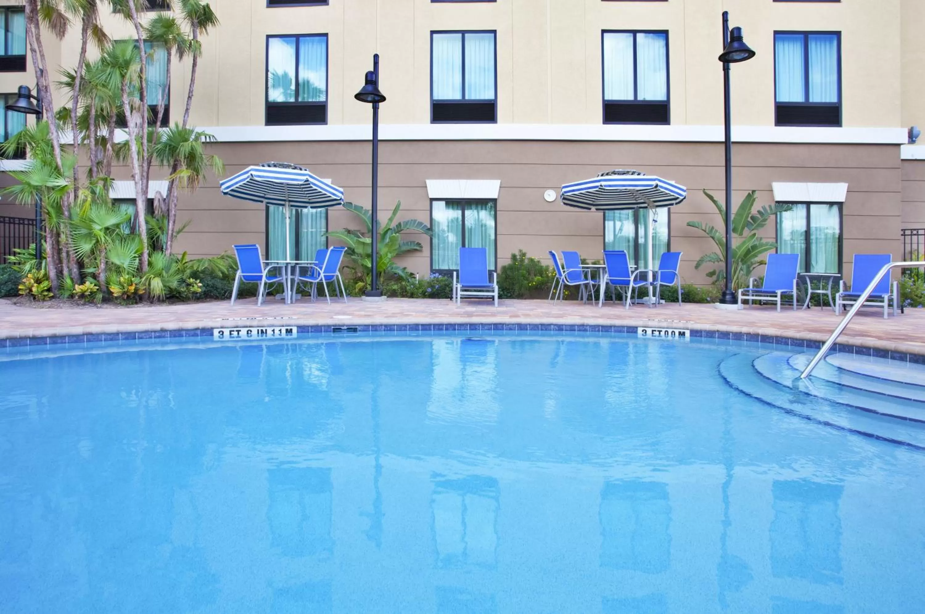 Swimming pool in Holiday Inn Express-International Drive by IHG