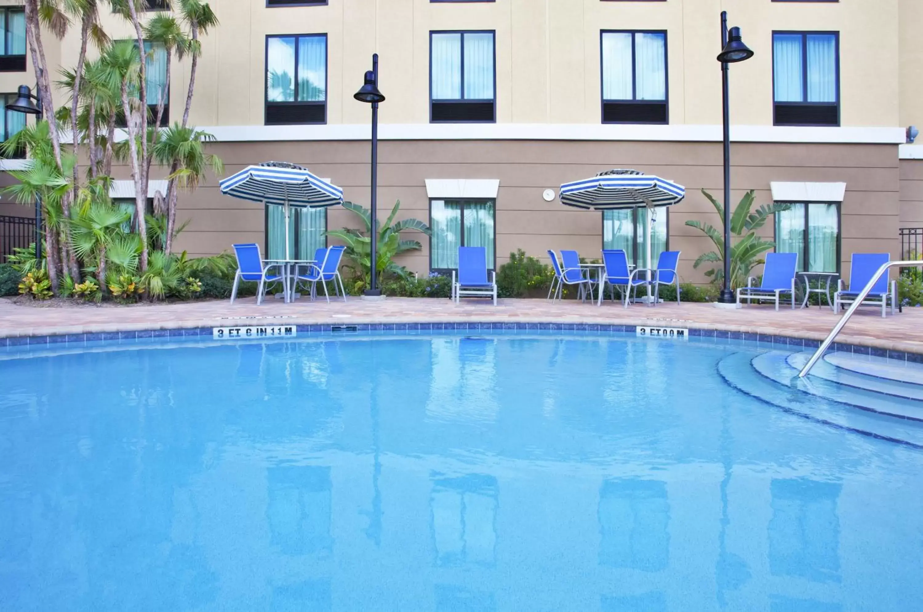 Swimming Pool in Holiday Inn Express-International Drive, an IHG Hotel