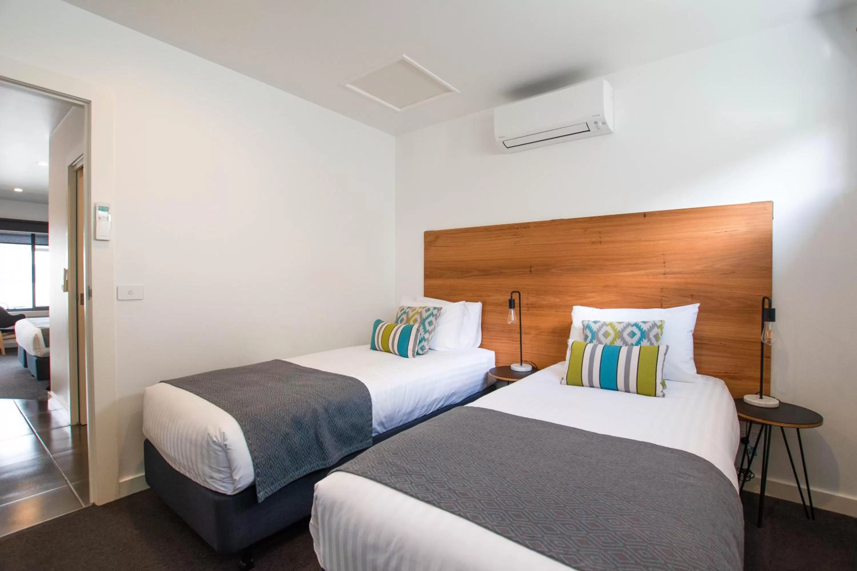 Bedroom, Bed in Bright Colonial Motel