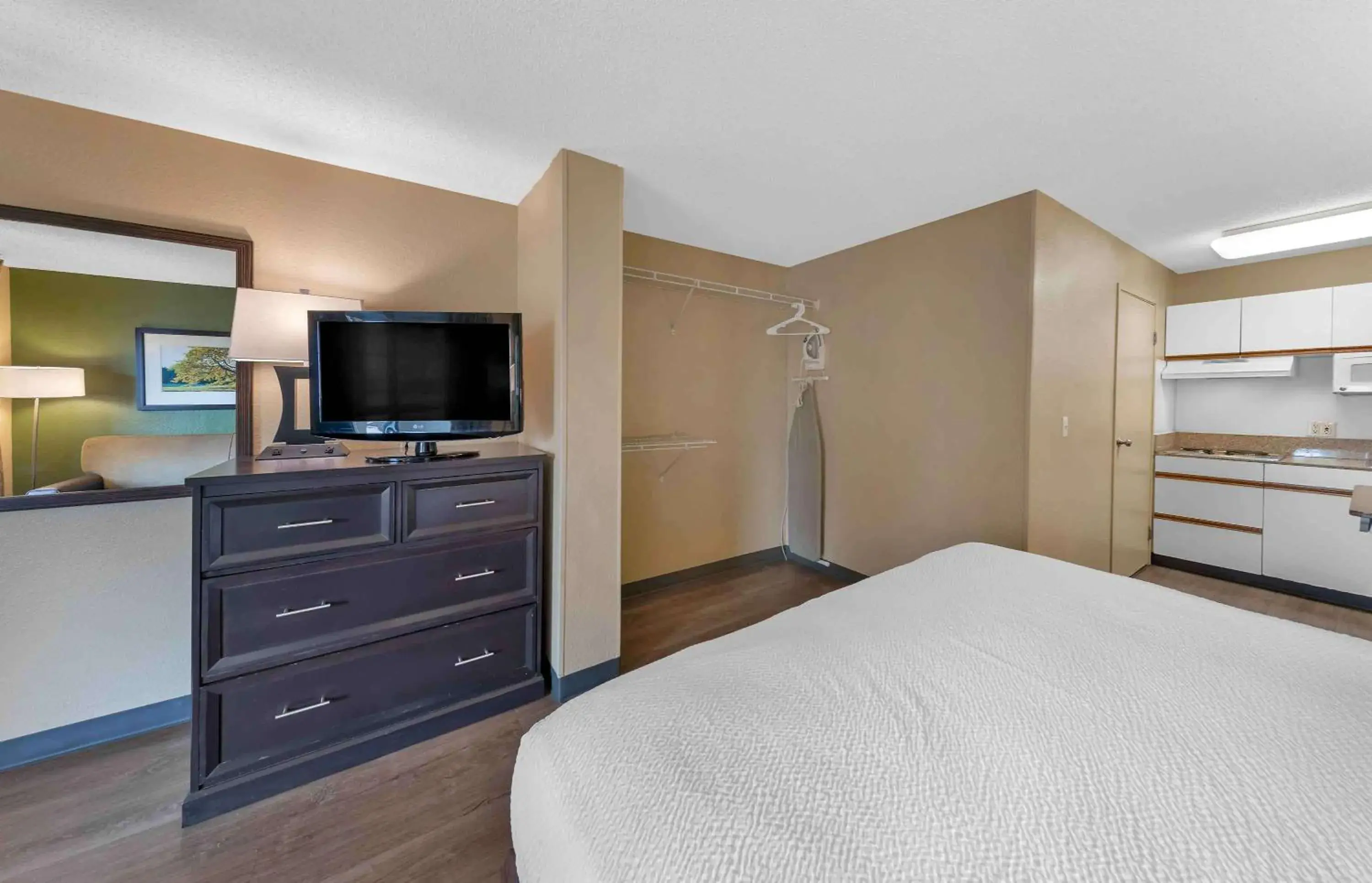 Bedroom, Bed in Extended Stay America Suites - Orange County - Brea