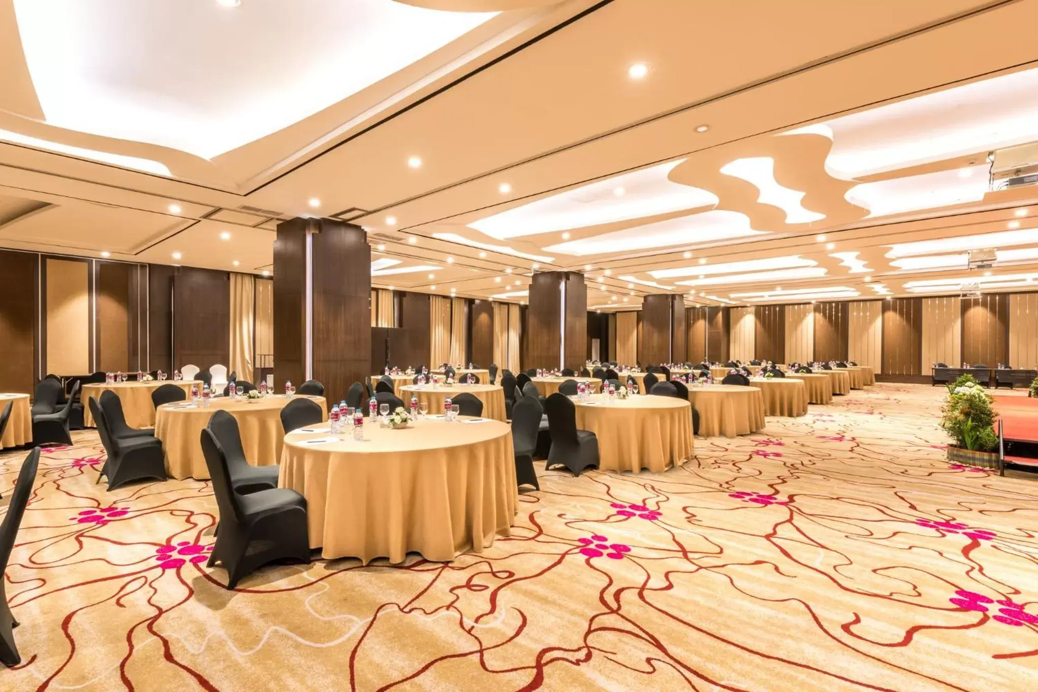 Meeting/conference room, Banquet Facilities in Crowne Plaza Bandung, an IHG Hotel