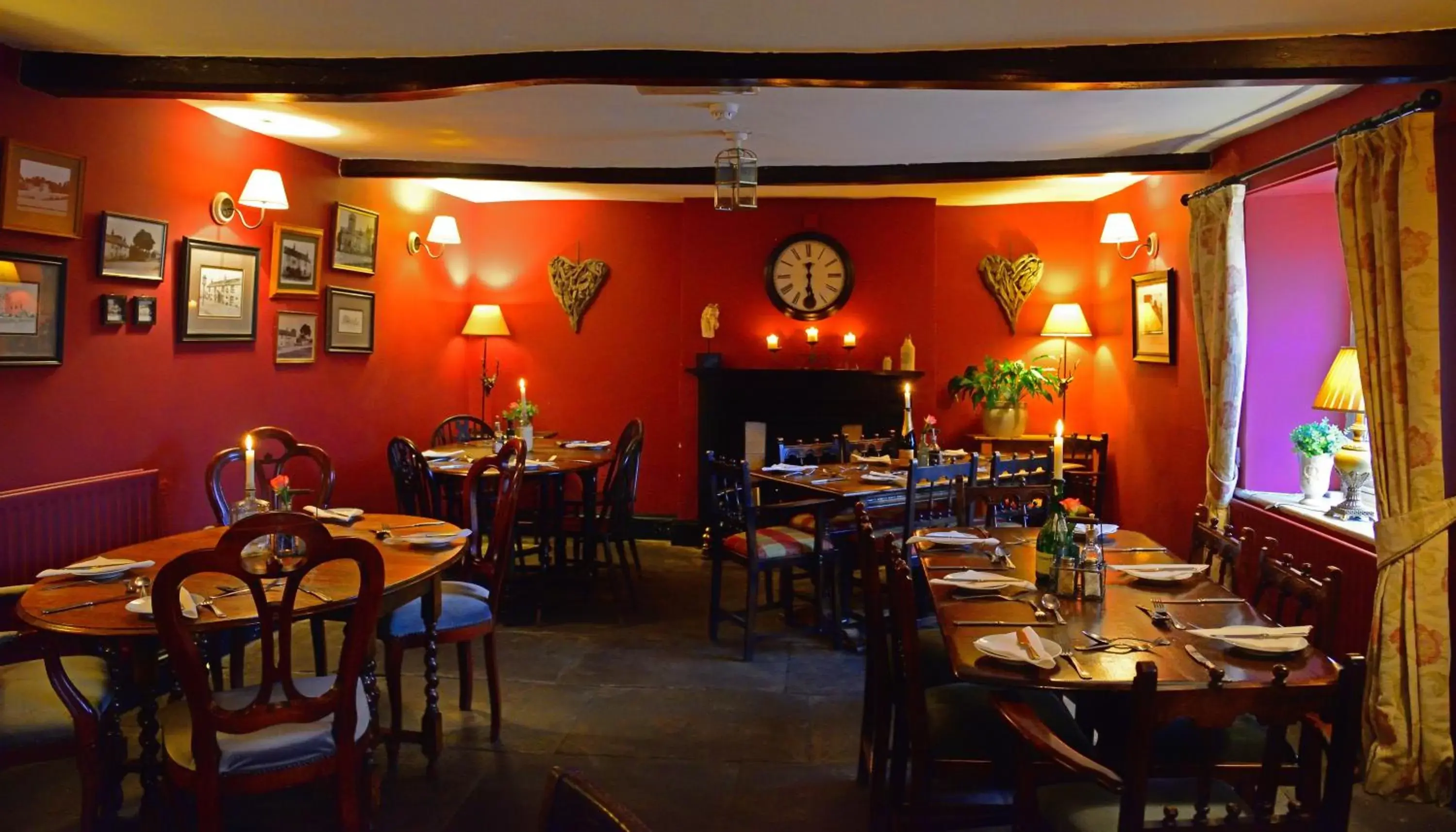 Restaurant/Places to Eat in The Castle Arms Inn