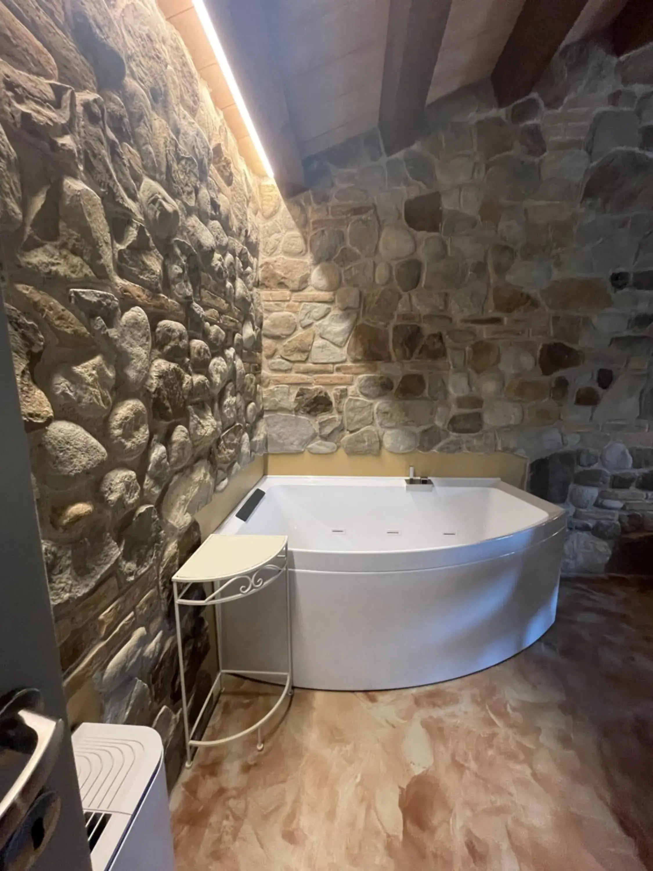 Hot Tub, Bathroom in Modus Aquae