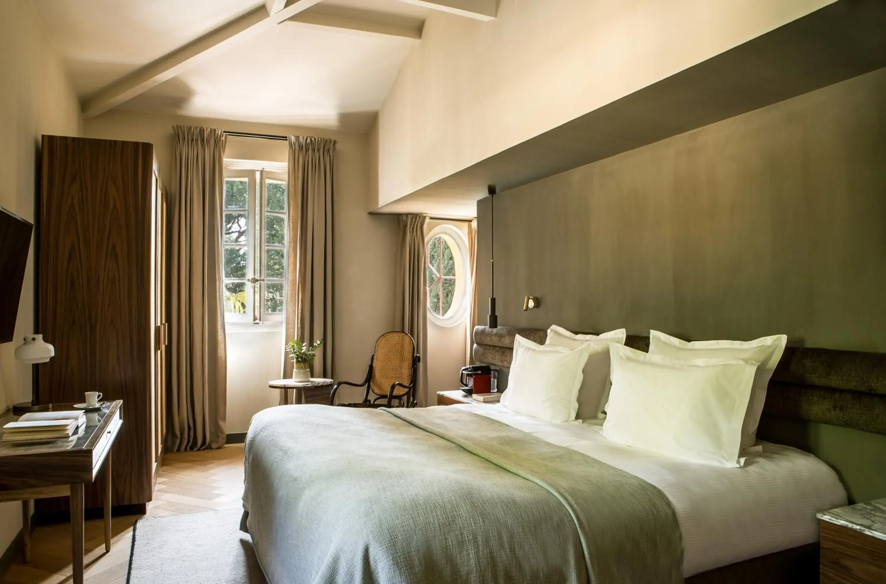 Photo of the whole room, Bed in Le Pigonnet - Esprit de France
