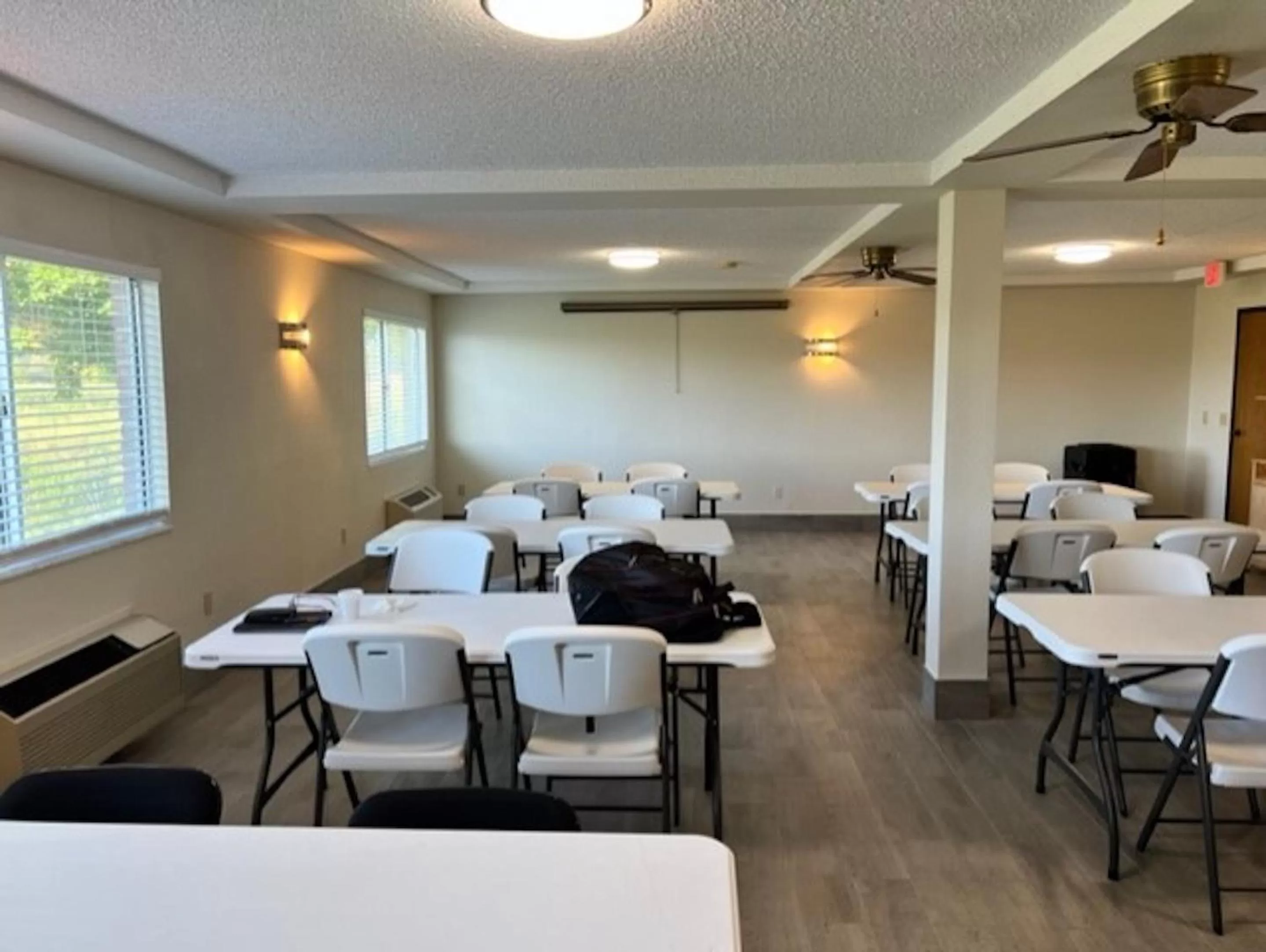 Breakfast in Red Roof Inn Lawrenceburg