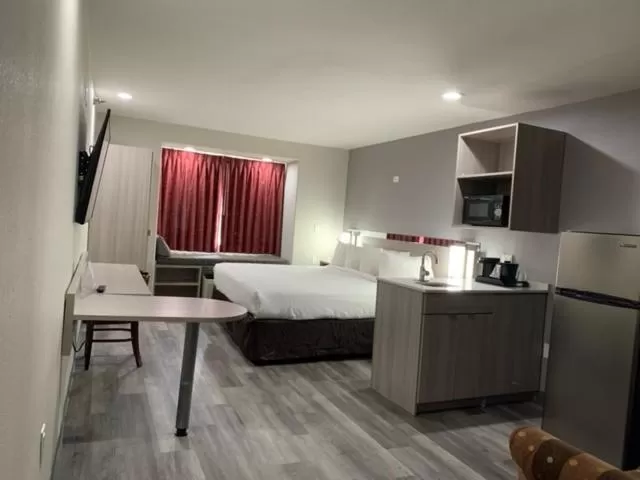 Bed in Microtel Inn and Suites Clarksville