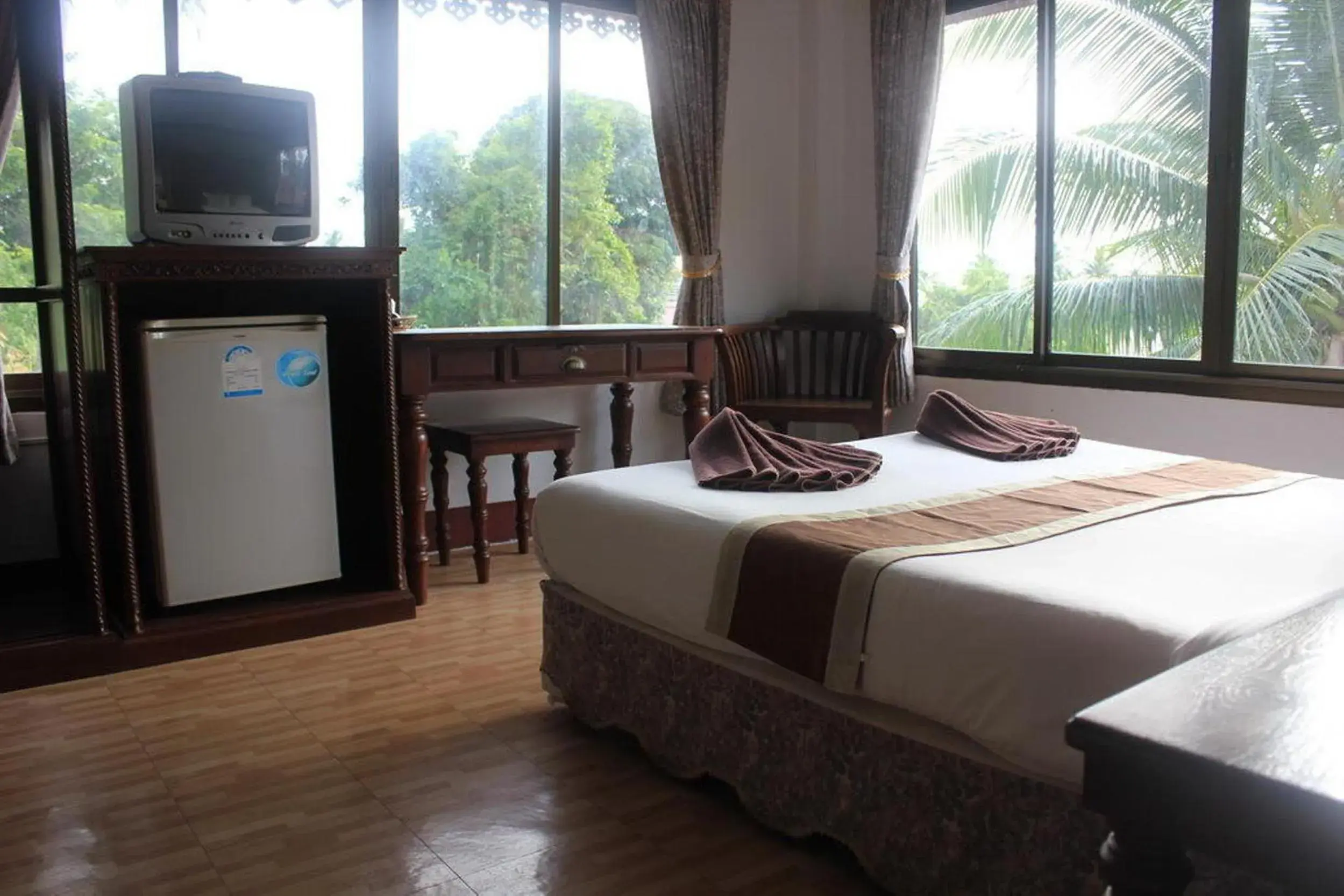 Photo of the whole room, Bed in Chaweng Noi Resort