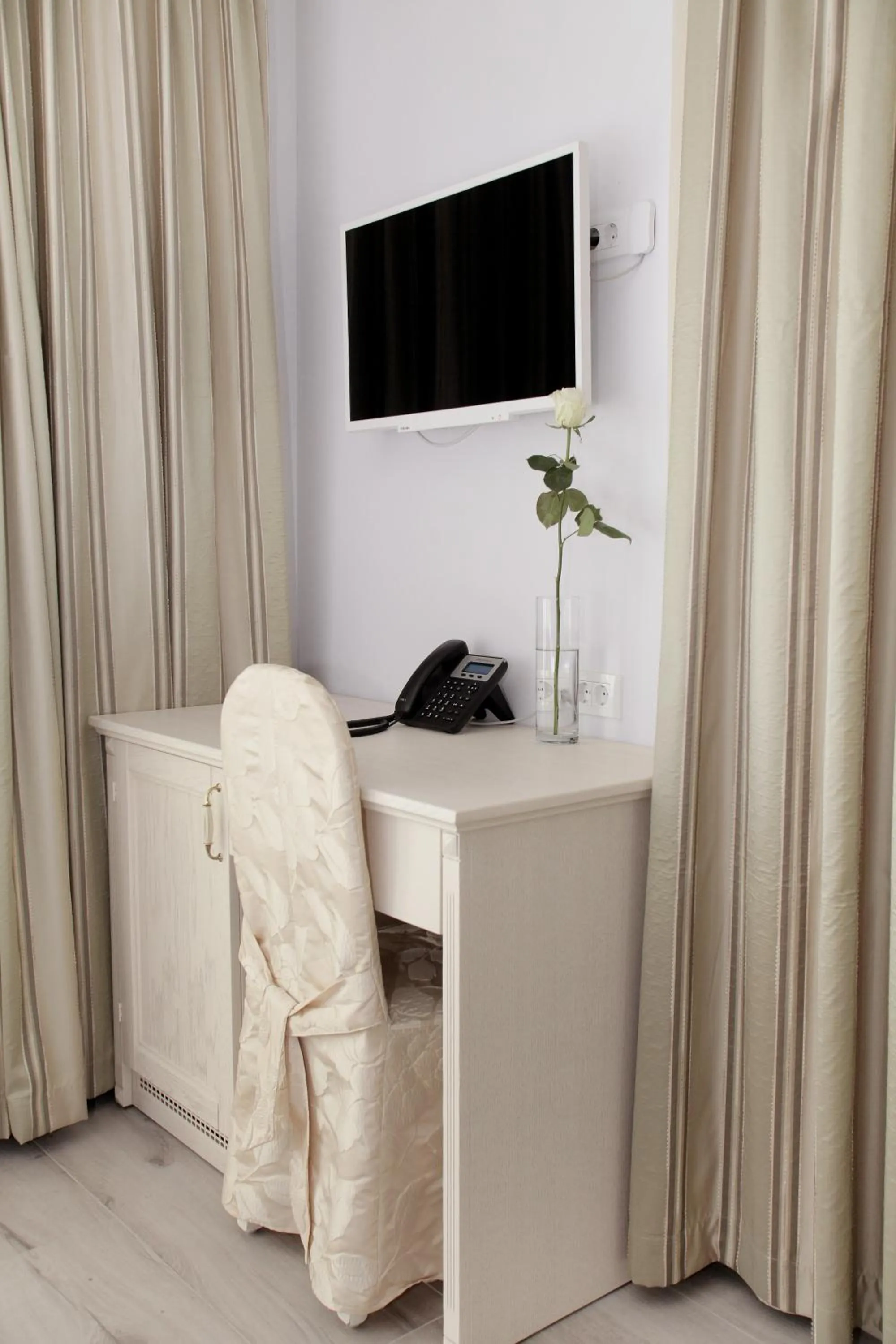 TV and multimedia in Hotel Bellevue Trogir