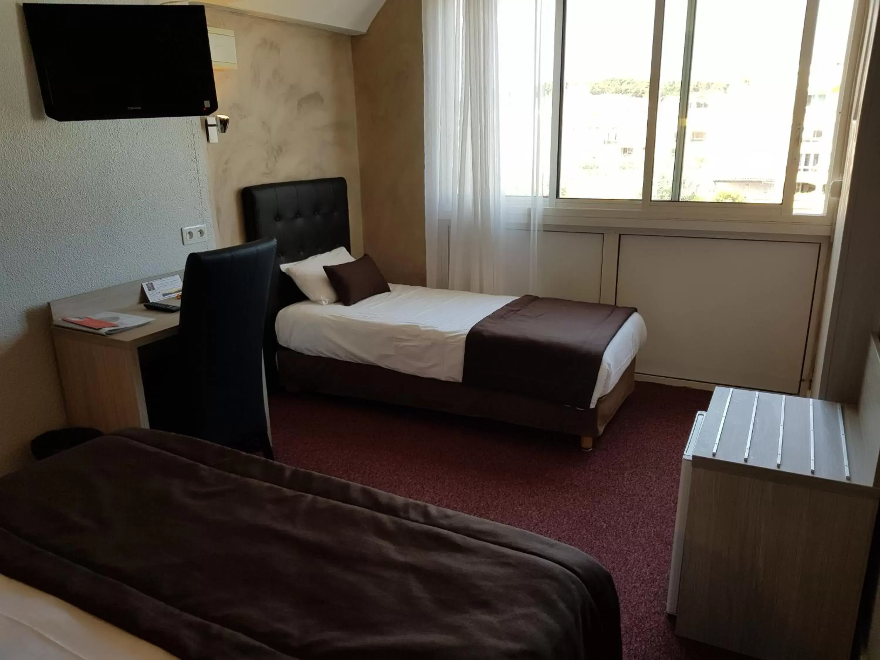 Photo of the whole room, Bed in Hôtel Port Beach