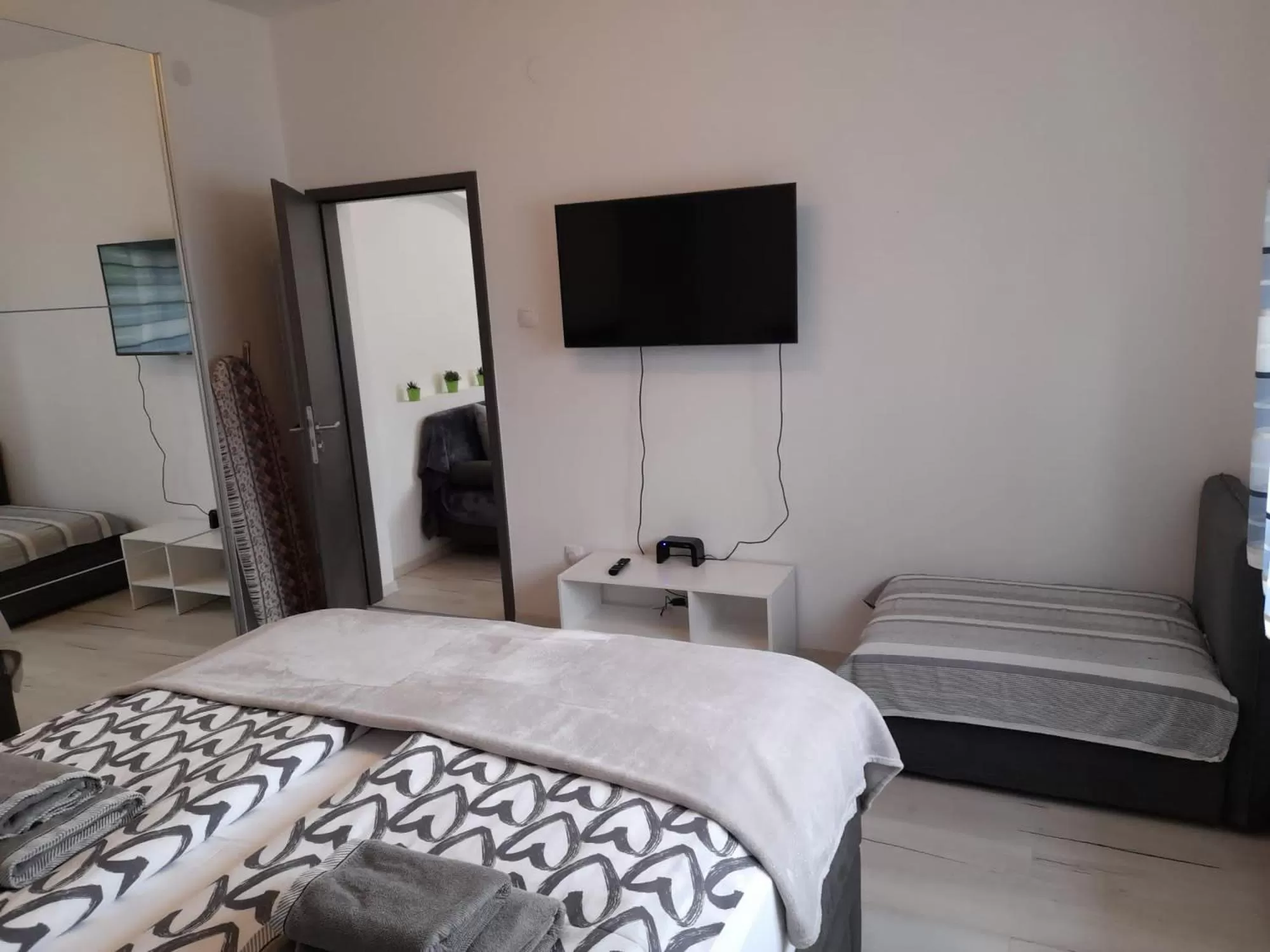 Bed in KE-TO Zagreb Airport Rooms