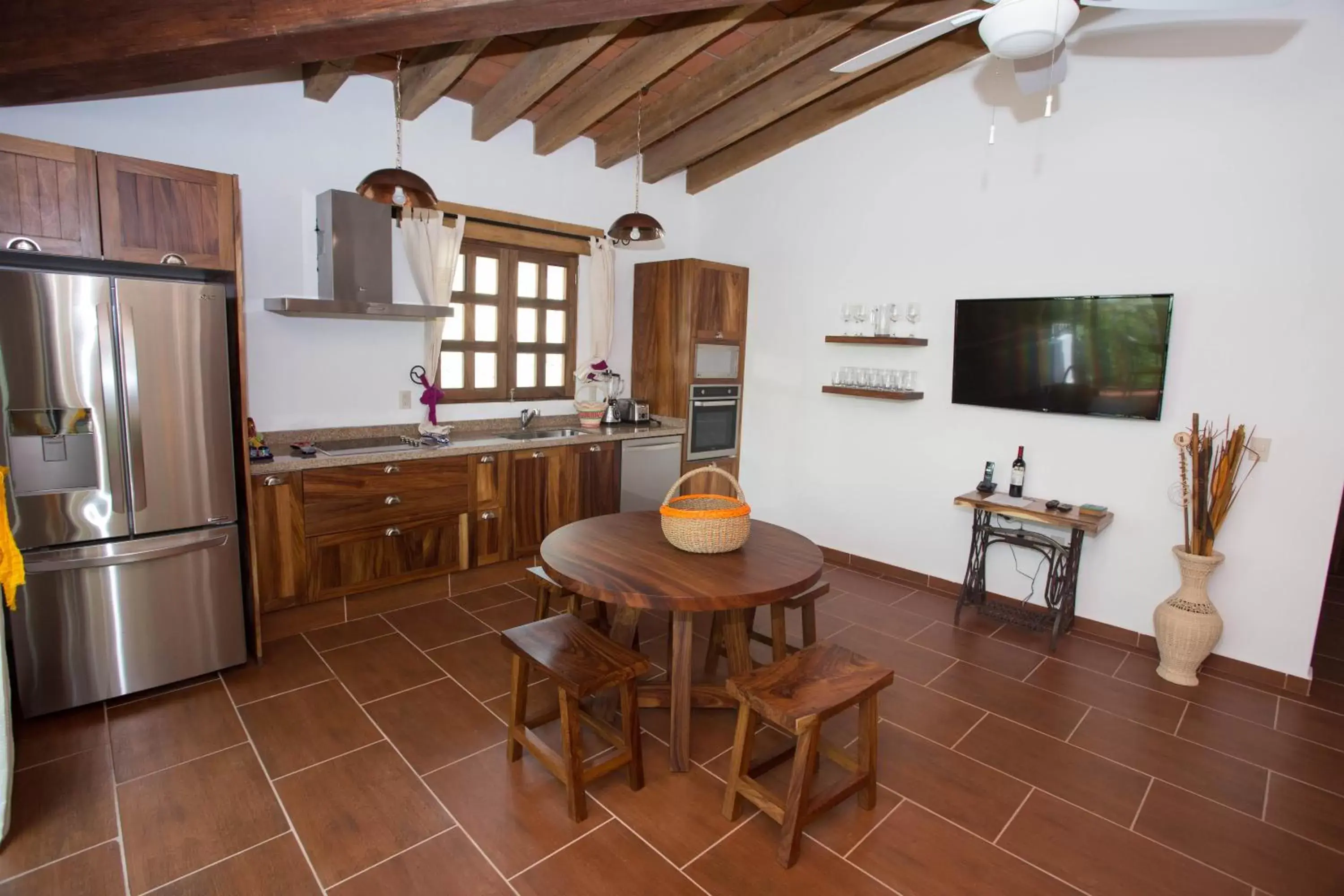 Kitchen or kitchenette, Dining Area in Refugio del Mar Luxury Hotel Boutique