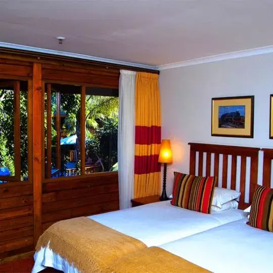 Bed in Knysna Log-Inn Hotel