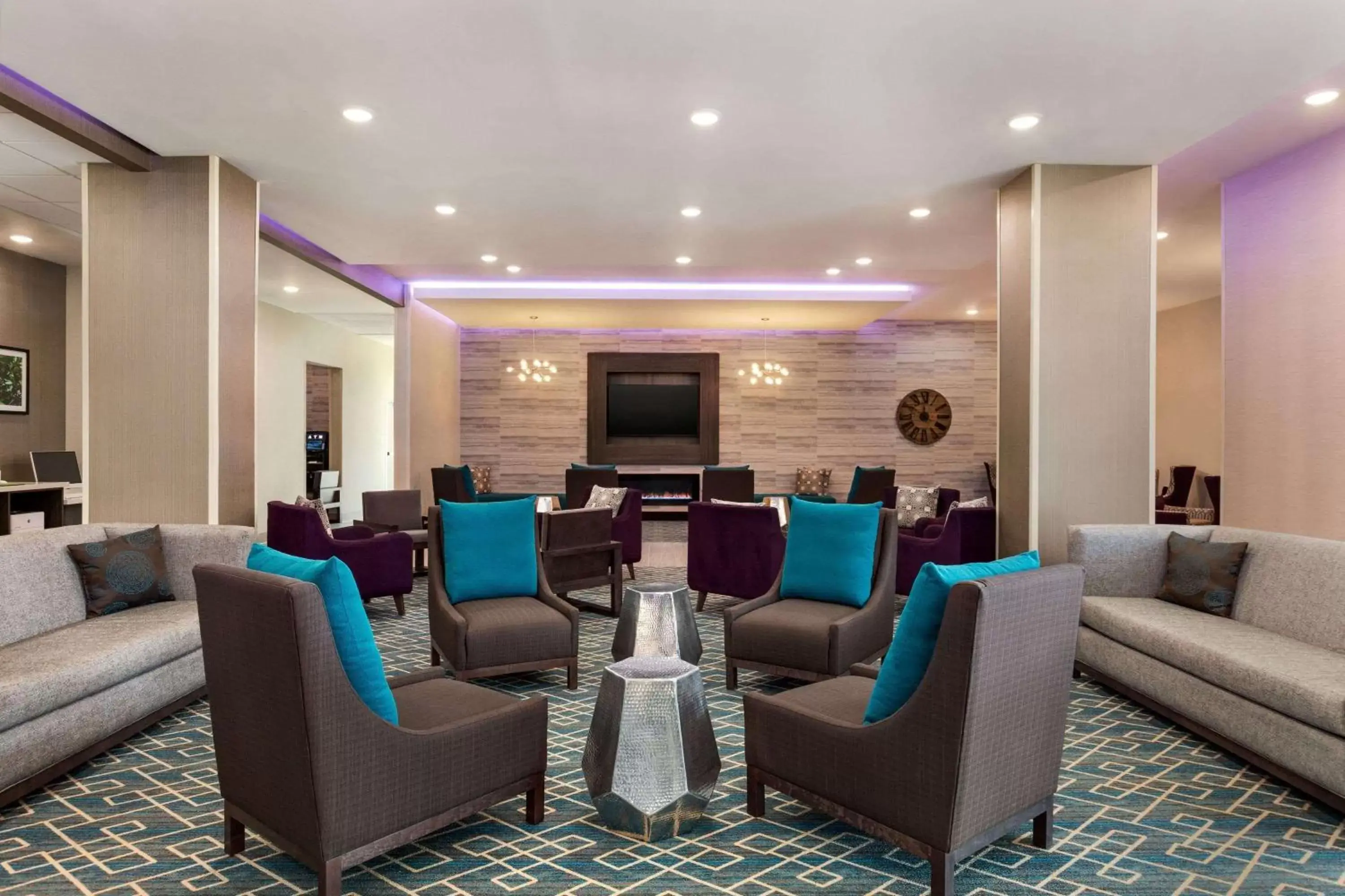 Lobby or reception in La Quinta by Wyndham Gainesville