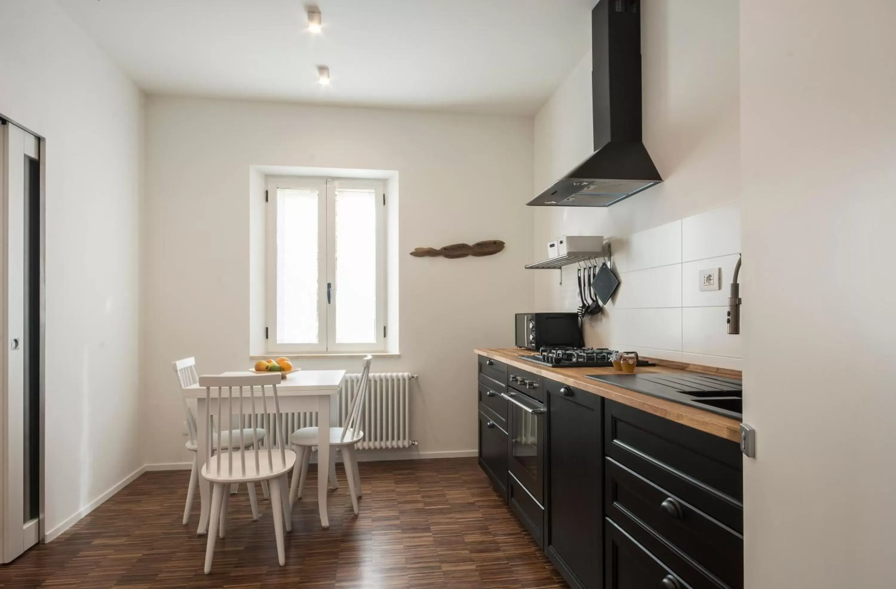 Dining area, Kitchen/Kitchenette in La Coroncina Lodging