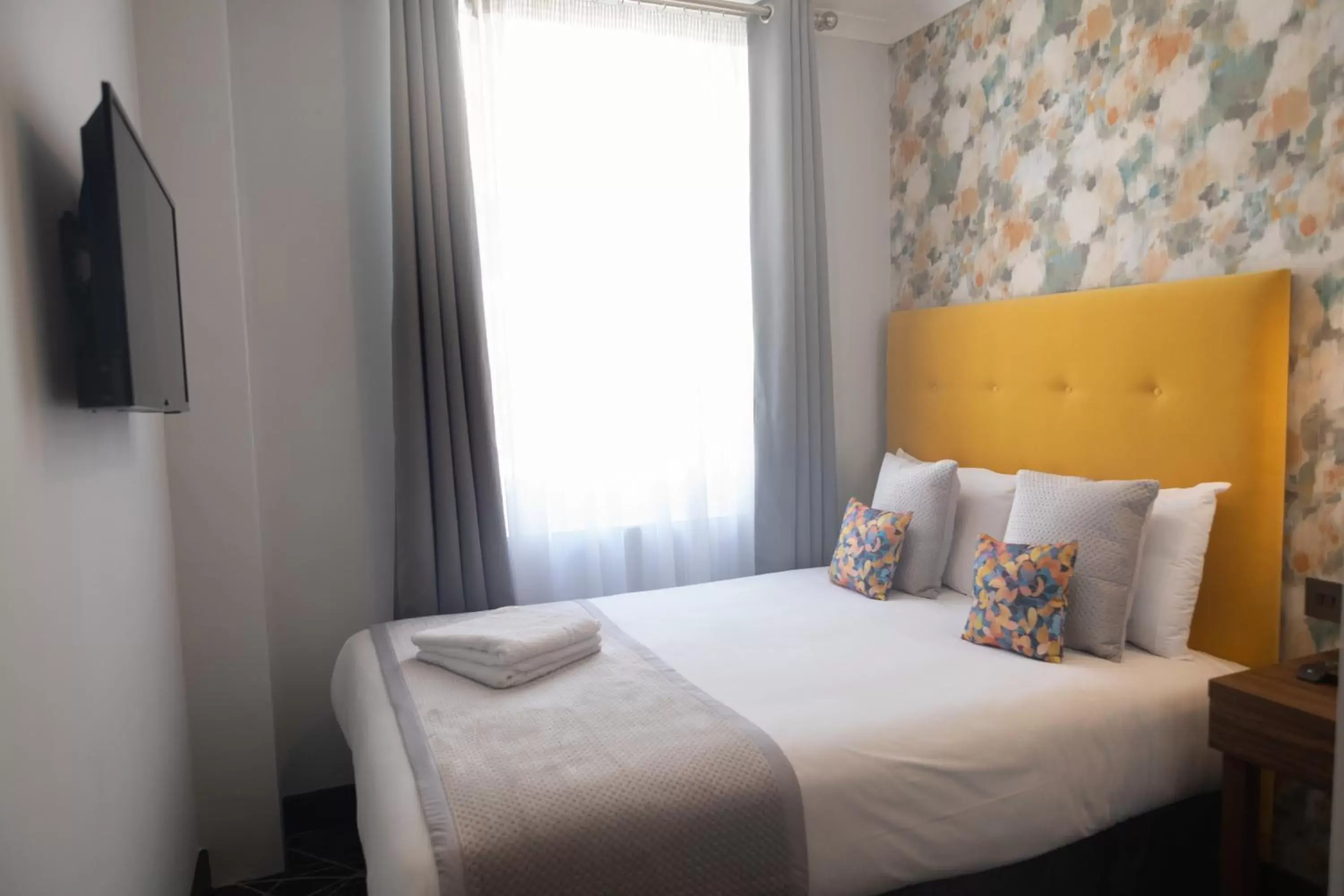 Bed in Paddington Park Hotel
