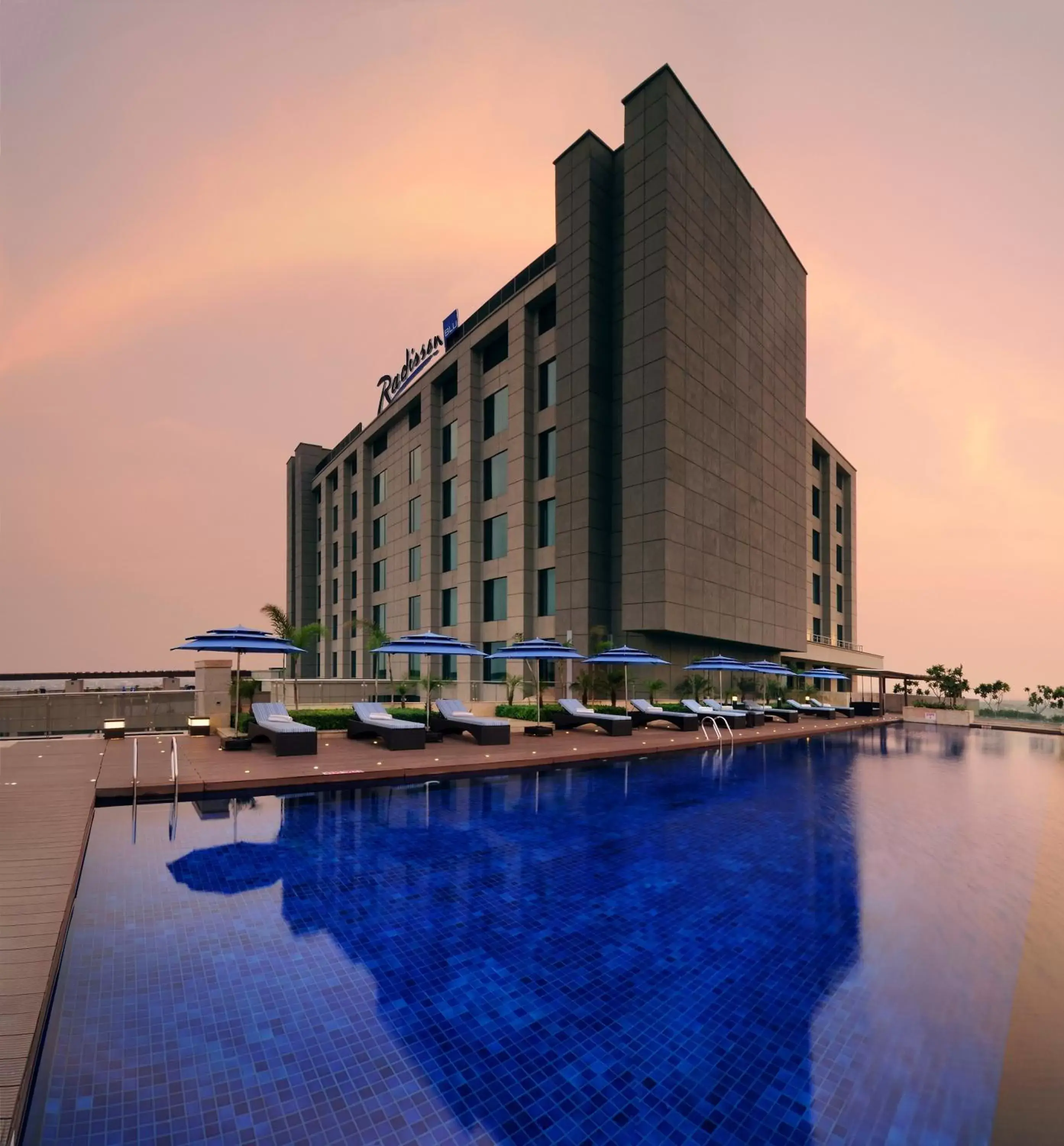 Bird's eye view, Swimming Pool in Radisson Blu Hotel New Delhi Paschim Vihar