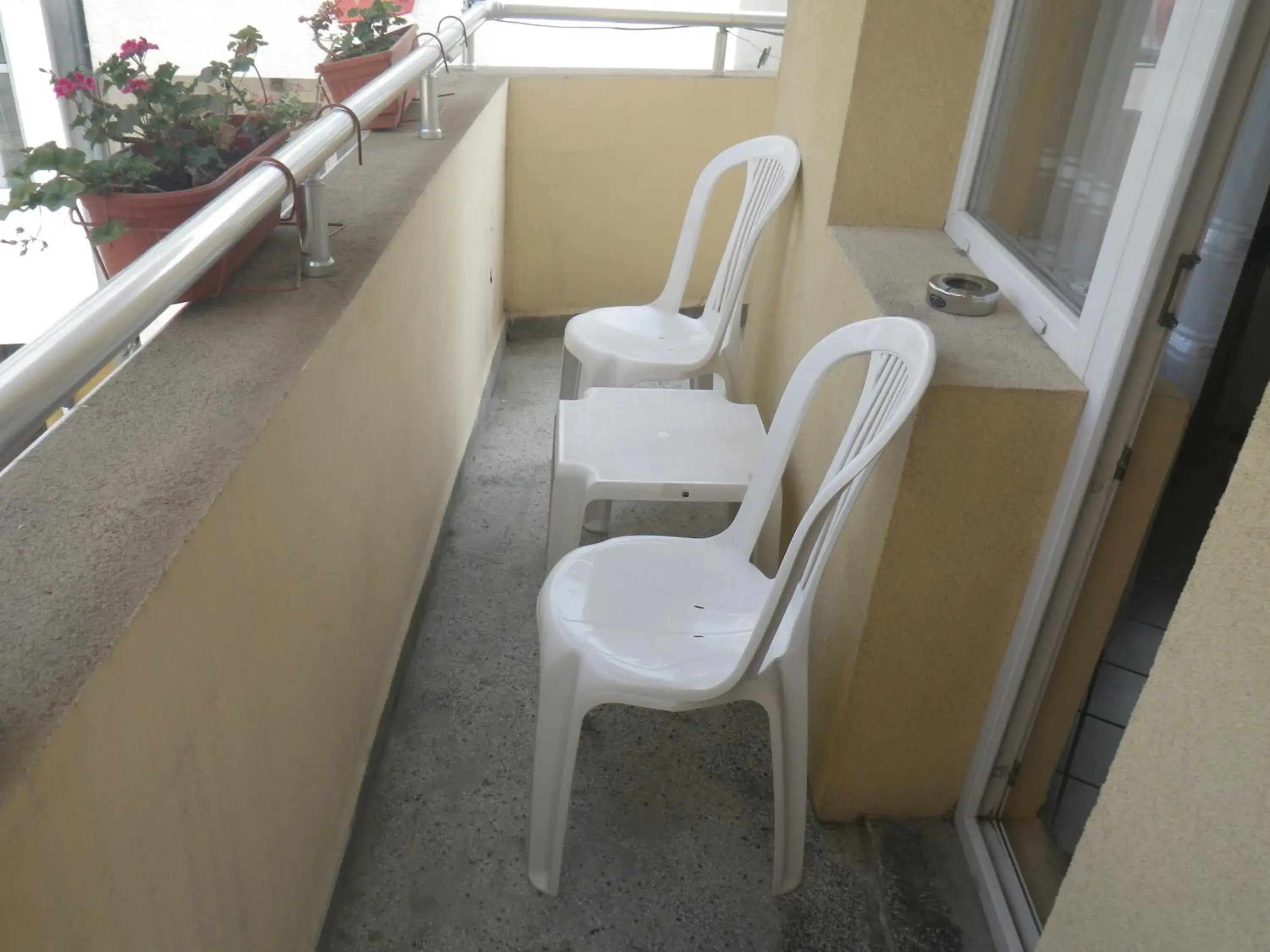 Balcony/Terrace, Bathroom in Hotel Palitra