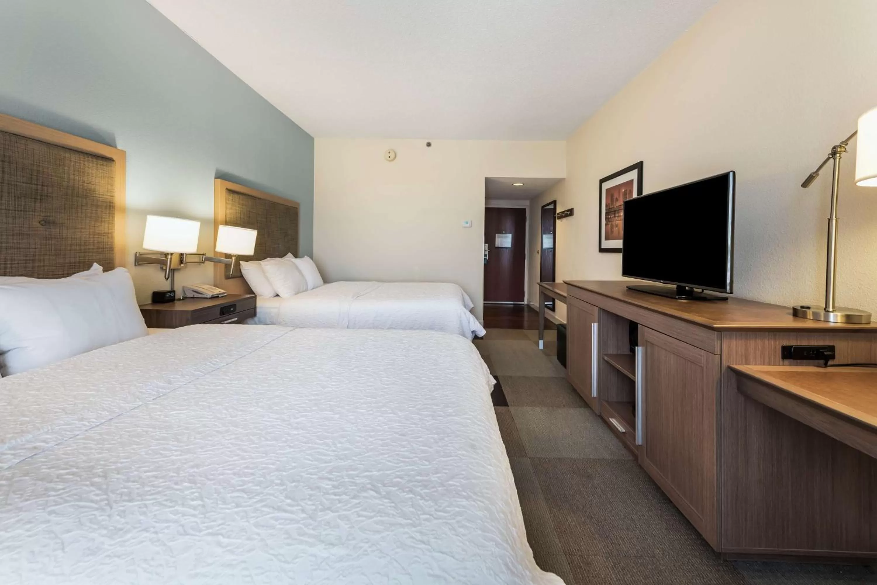 Bedroom, Bed in Hampton Inn Columbus I-70E/Hamilton Road