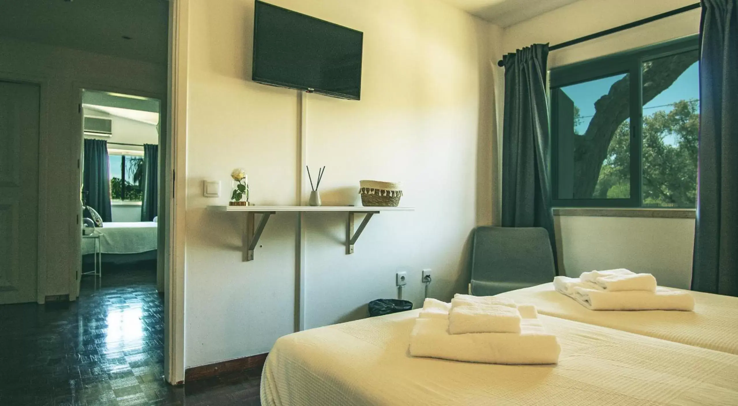 Other, Bed in Pine House - Faro Airport, Beach and City Center