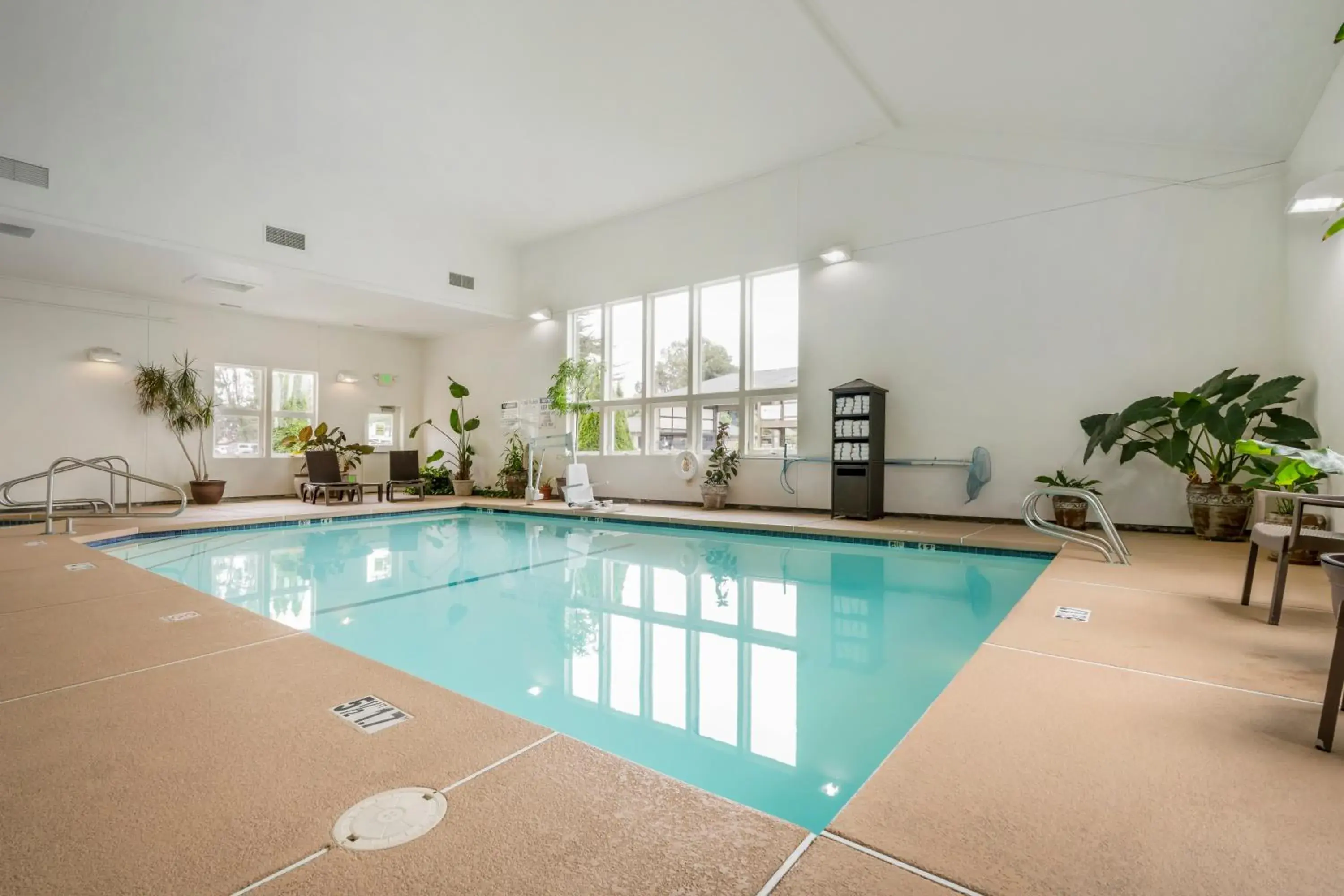 Pool view, Swimming Pool in Comfort Inn Arcata