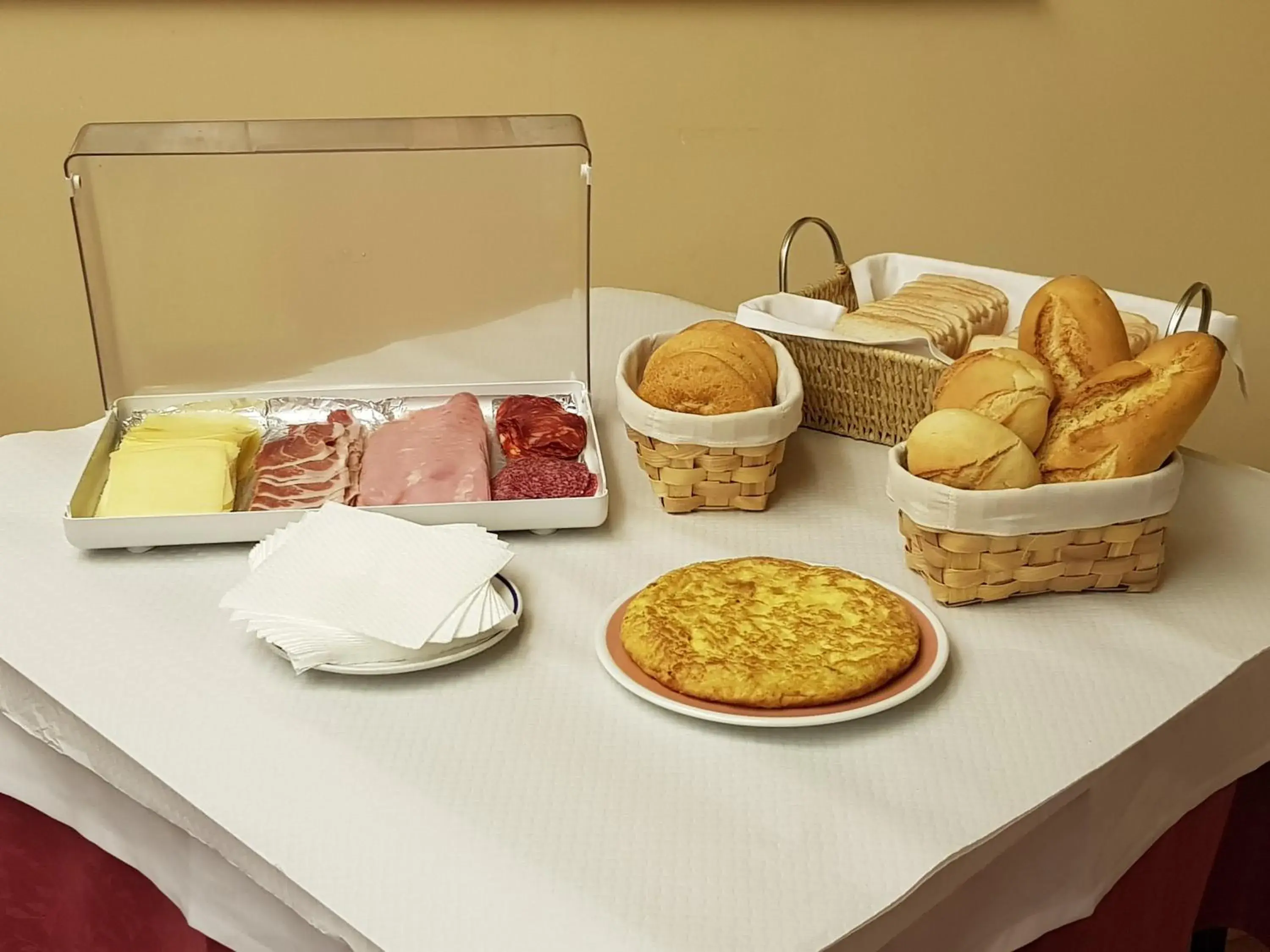 Food and drinks, Breakfast in Hotel Alisa