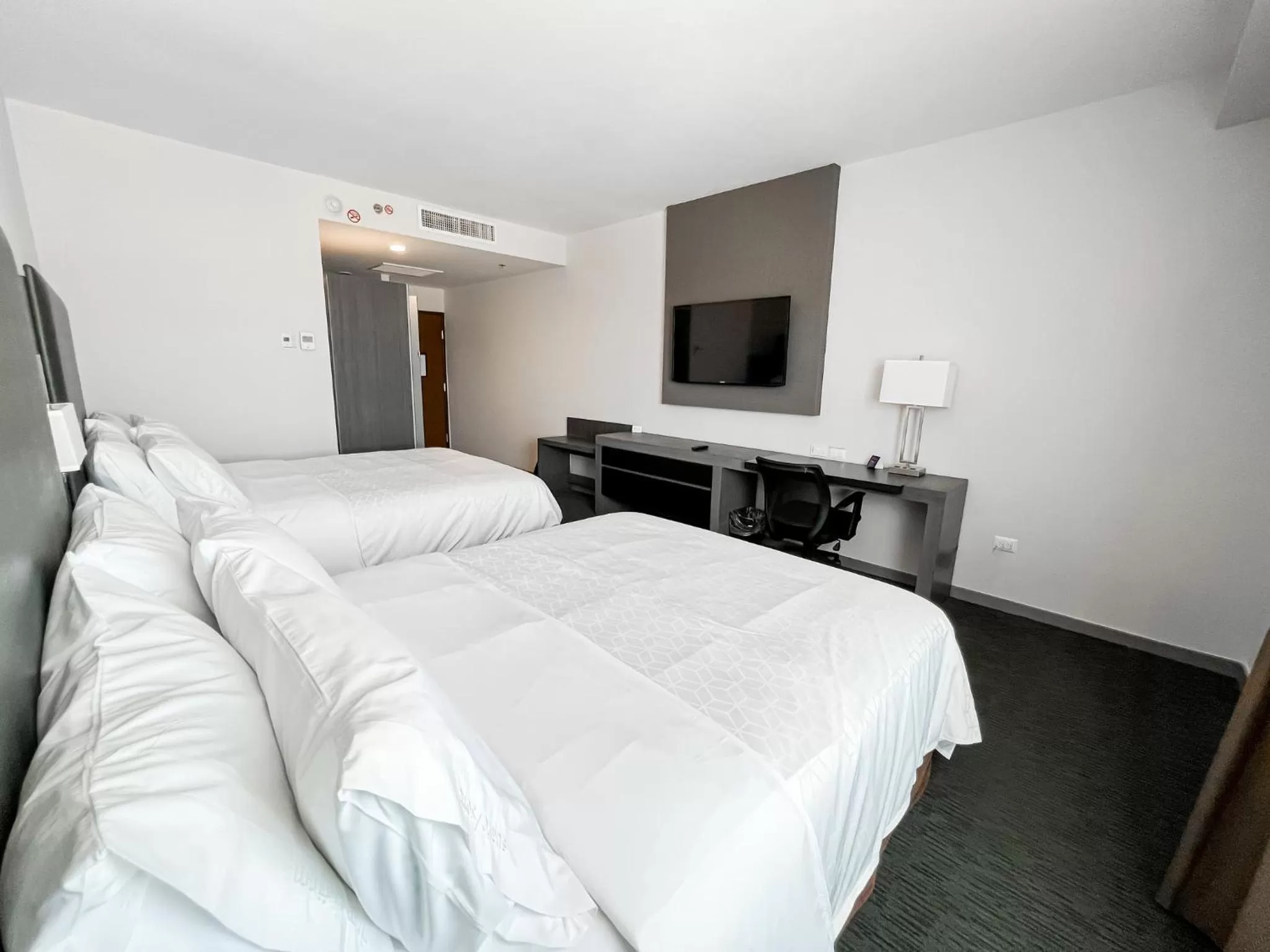 Photo of the whole room, Bed in Holiday Inn Express Hotel & Suites Hermosillo by IHG