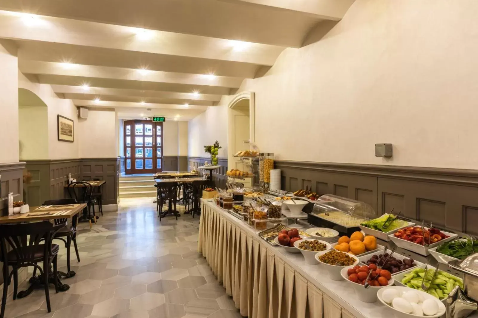 Restaurant/Places to Eat in Meroddi Bagdatliyan Hotel