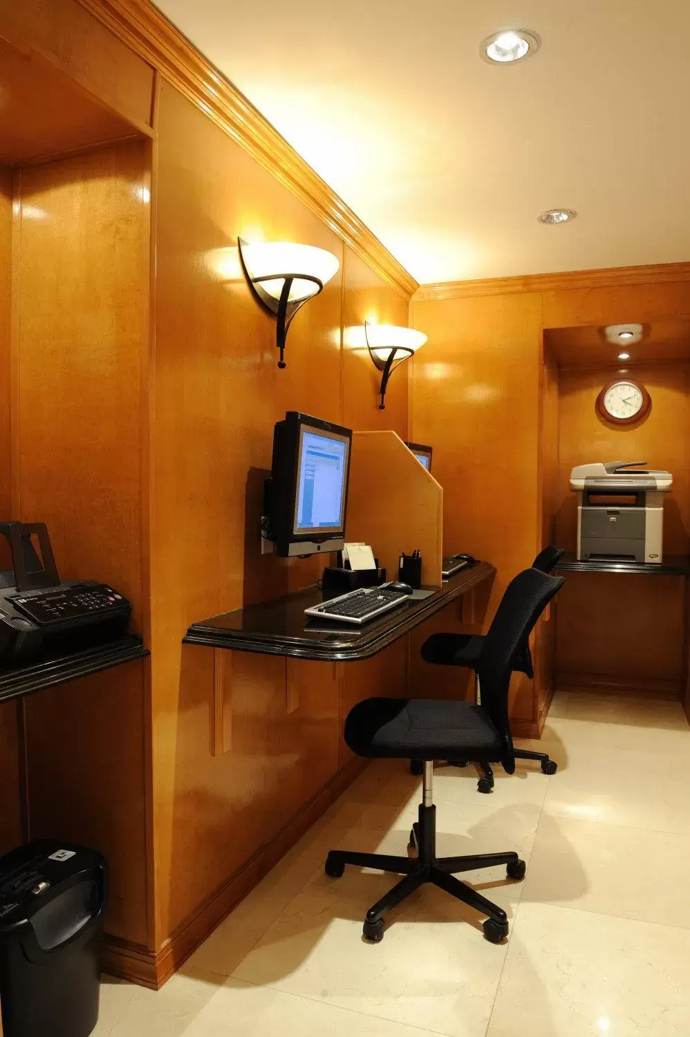 Business facilities in Beverly Hills Plaza Hotel & Spa