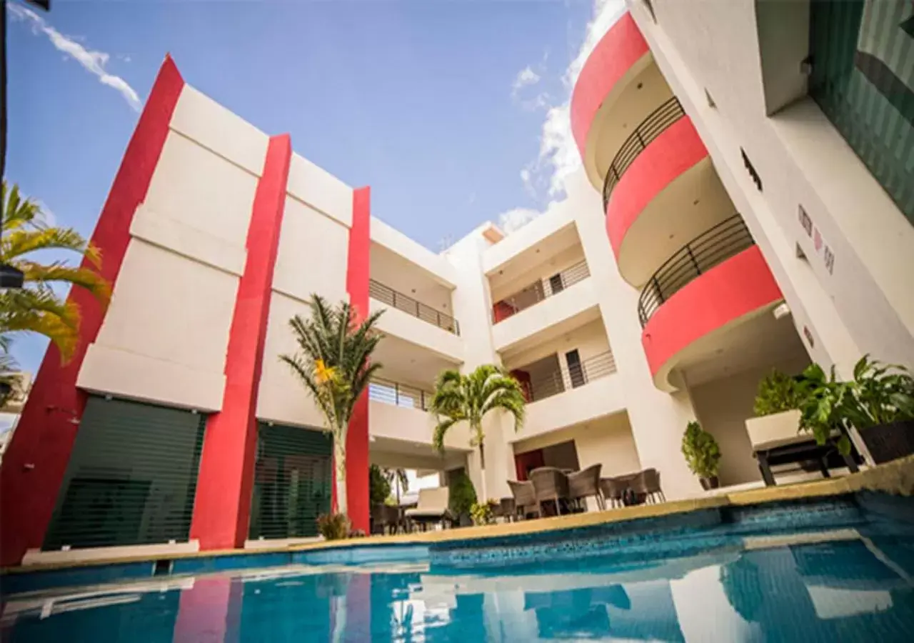 Swimming Pool in Hotel Grand Marlon