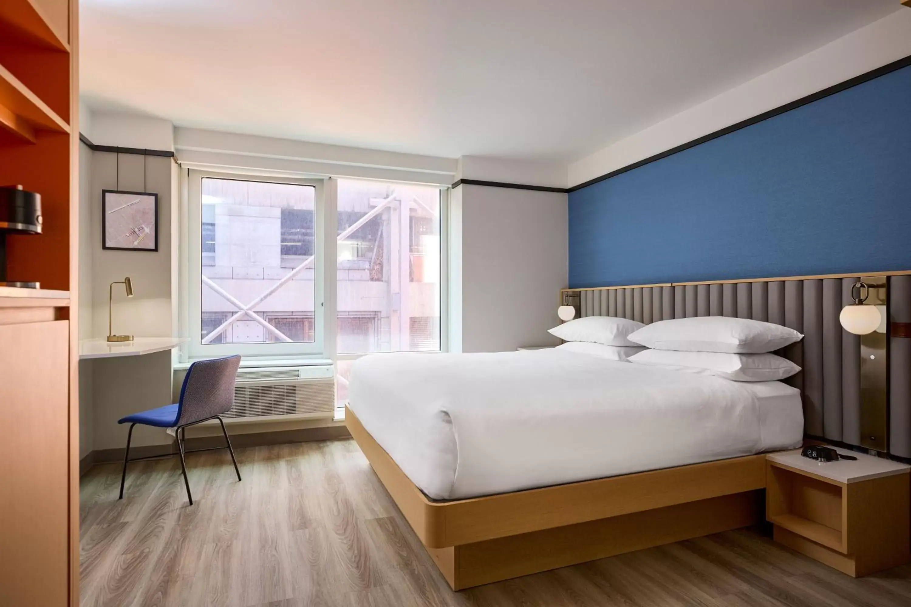Photo of the whole room, Bed in Delta Hotels by Marriott New York Times Square