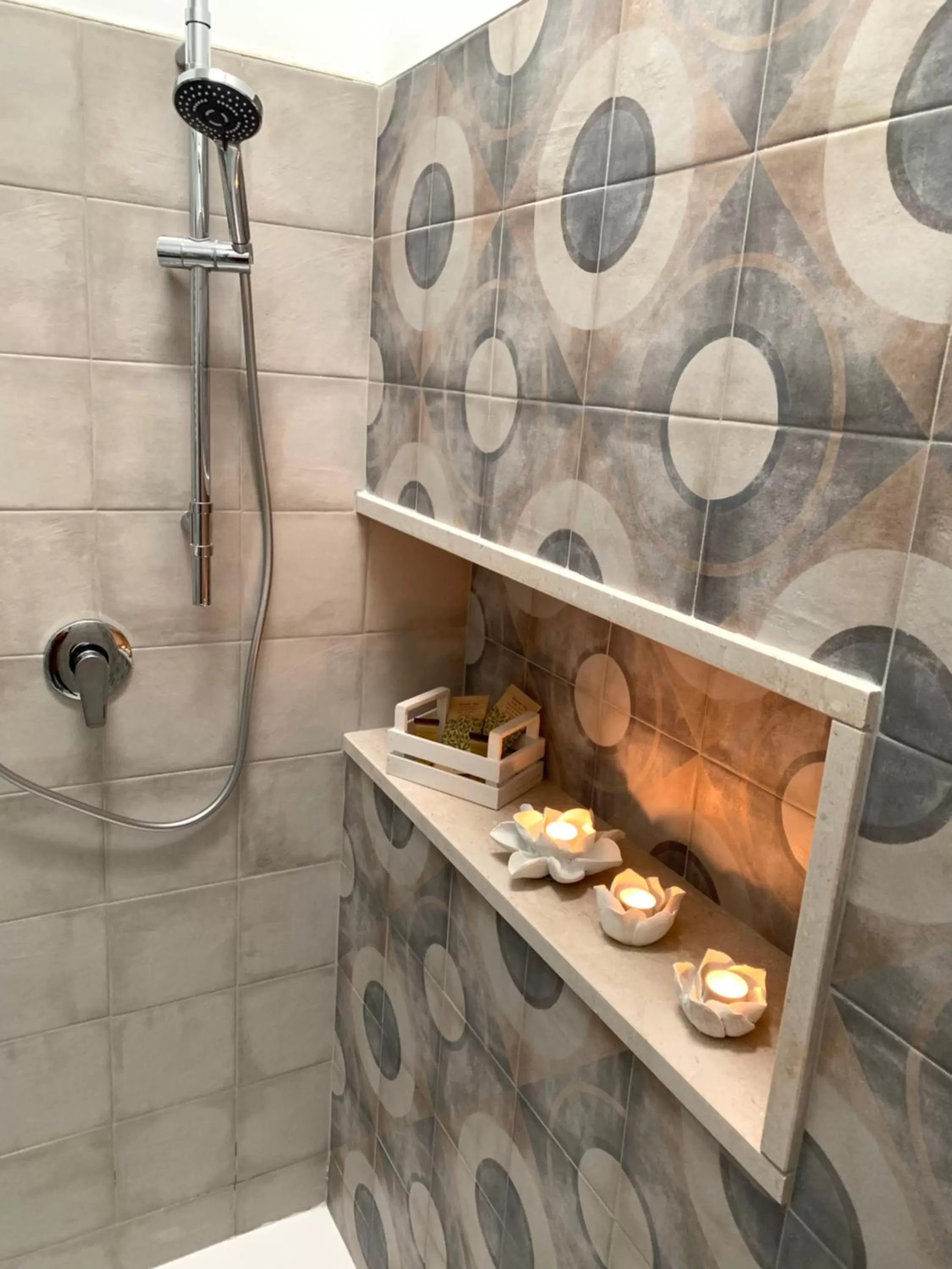 Shower in B&B Villa Maggi