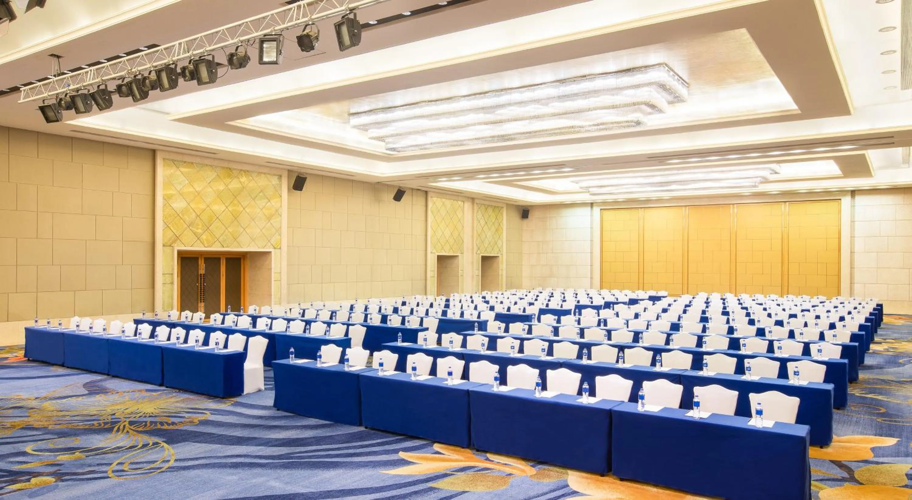 Banquet/Function facilities in Crowne Plaza Shenzhen Longgang City Centre by IHG