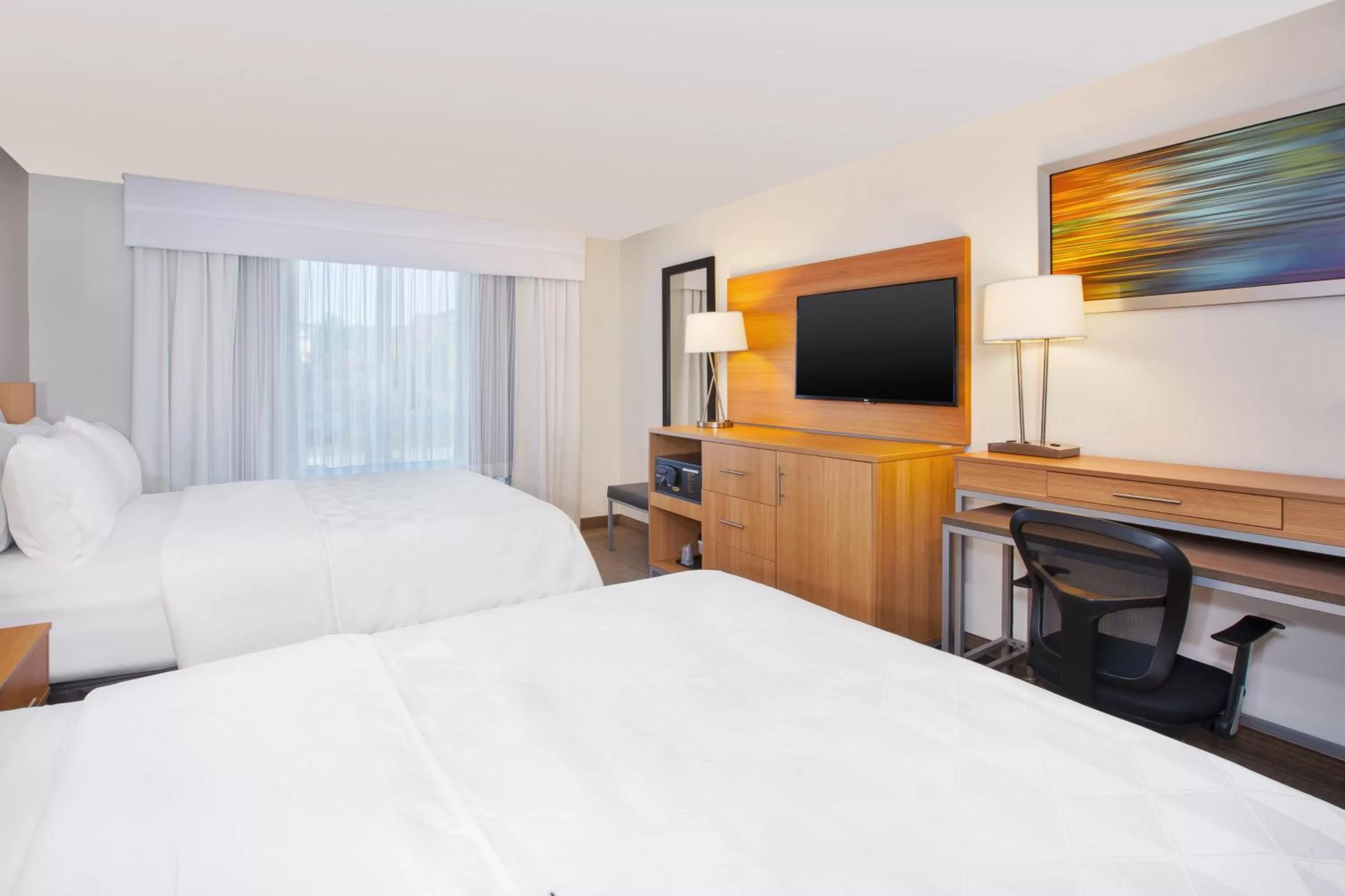 Photo of the whole room, Bed in Holiday Inn Morgantown-University Area by IHG