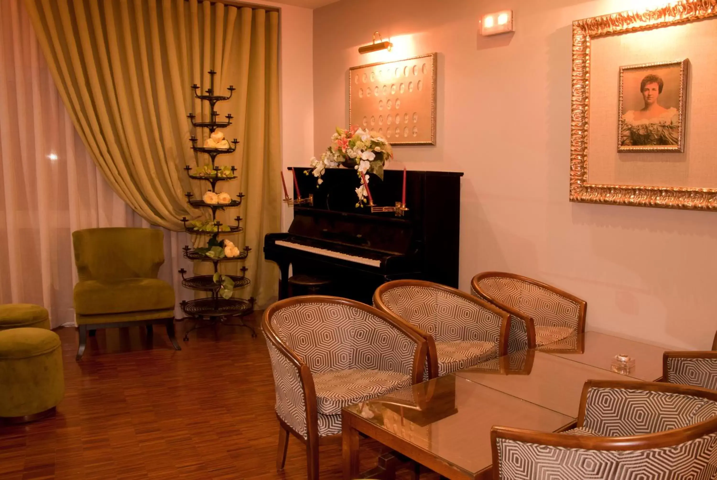 Living room, Seating Area in Hotel Rainha D. Amélia, Arts & Leisure