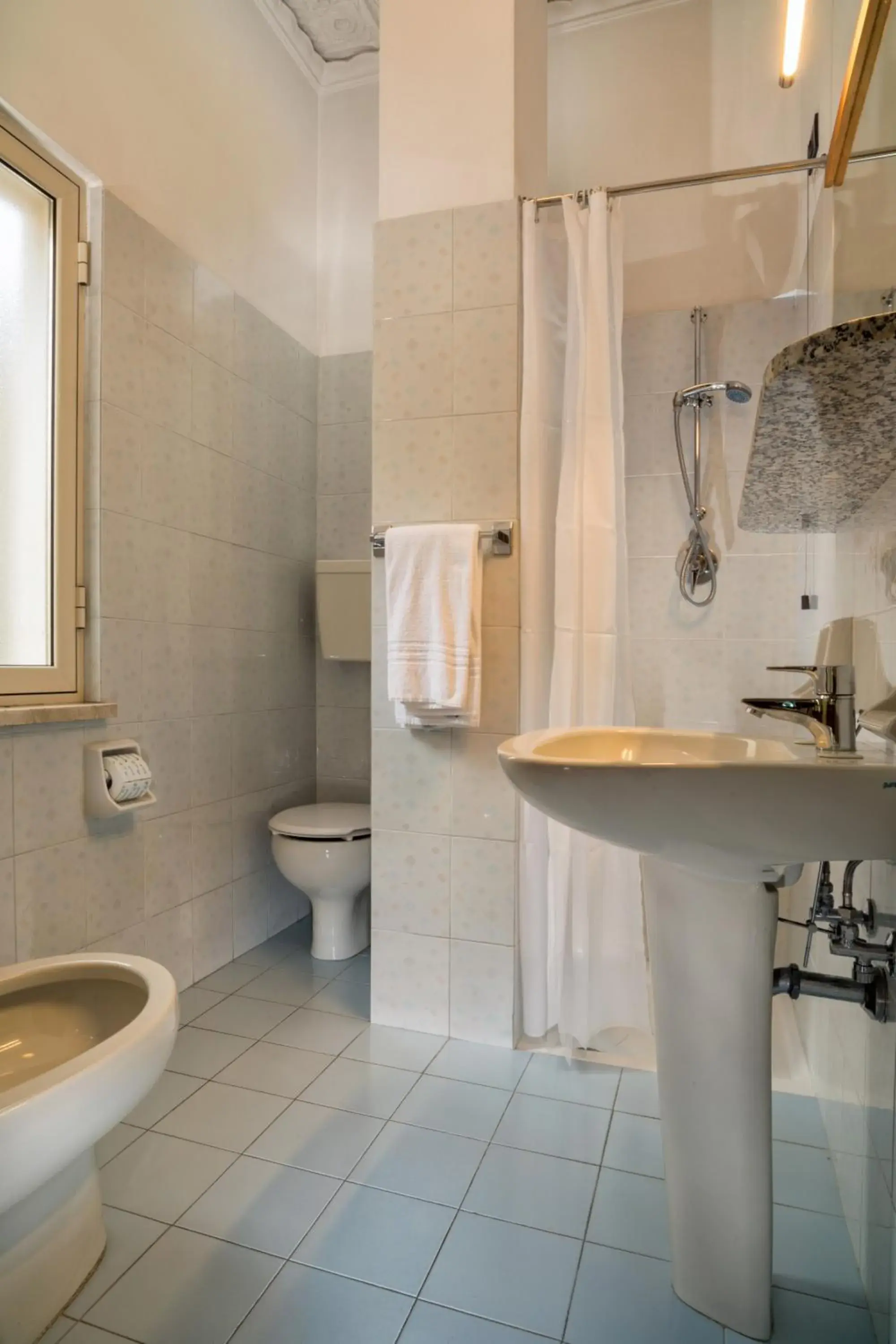 Bathroom in Hotel Vello d'Oro