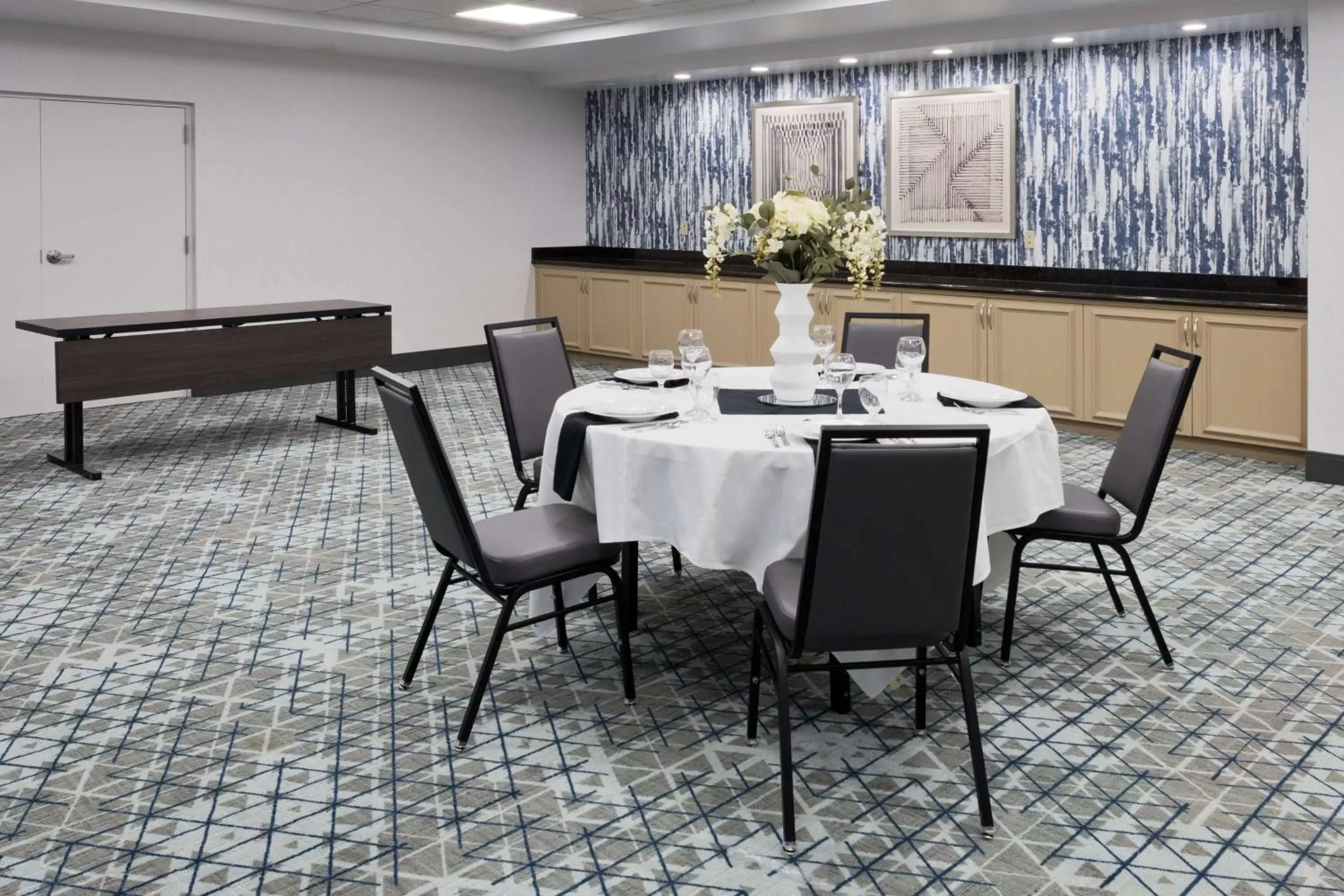 Meeting/conference room, Dining Area in Hilton Garden Inn Birmingham SE/Liberty Park