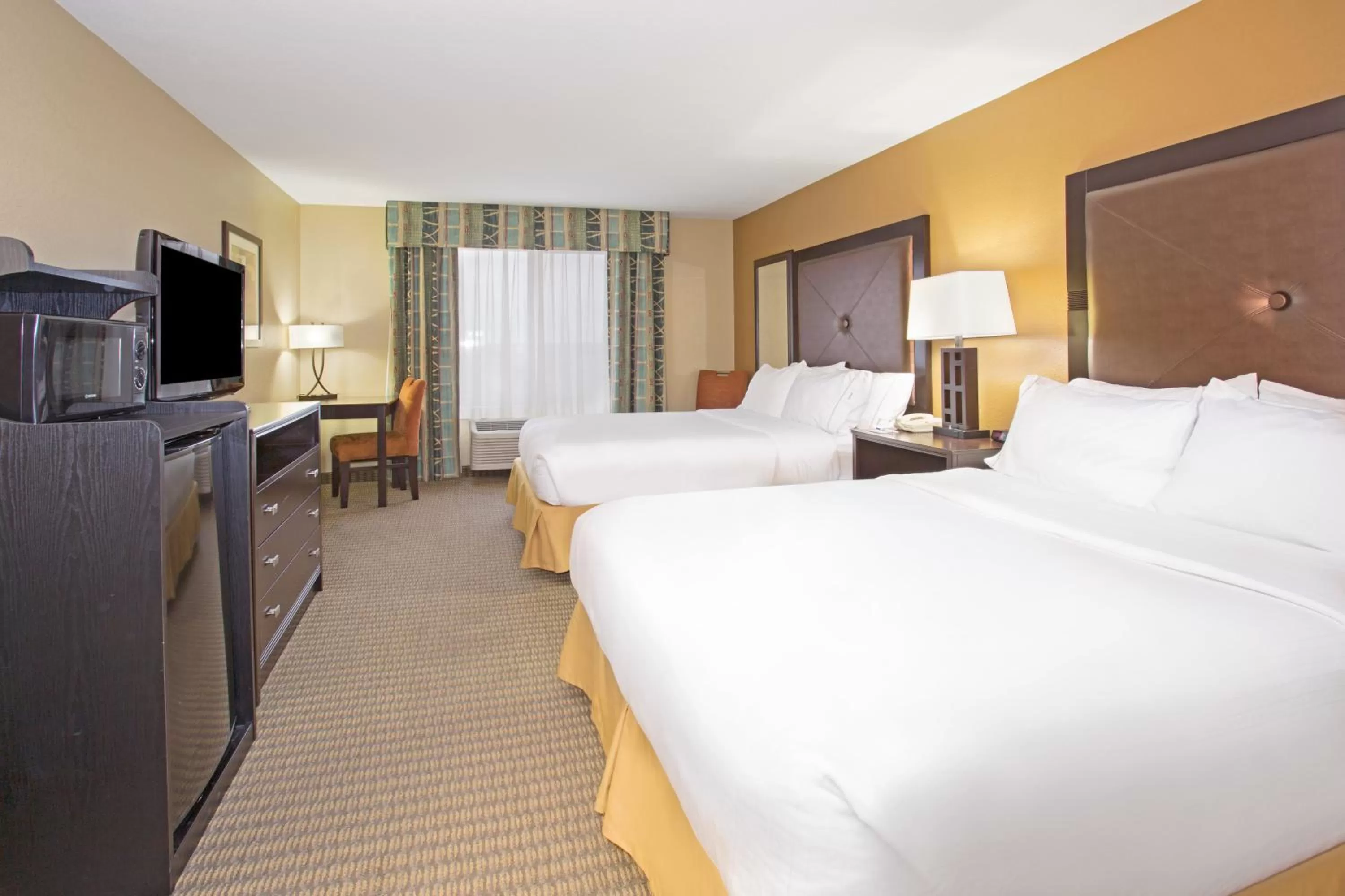 Photo of the whole room, Bed in Holiday Inn Express Hotel & Suites Lexington by IHG